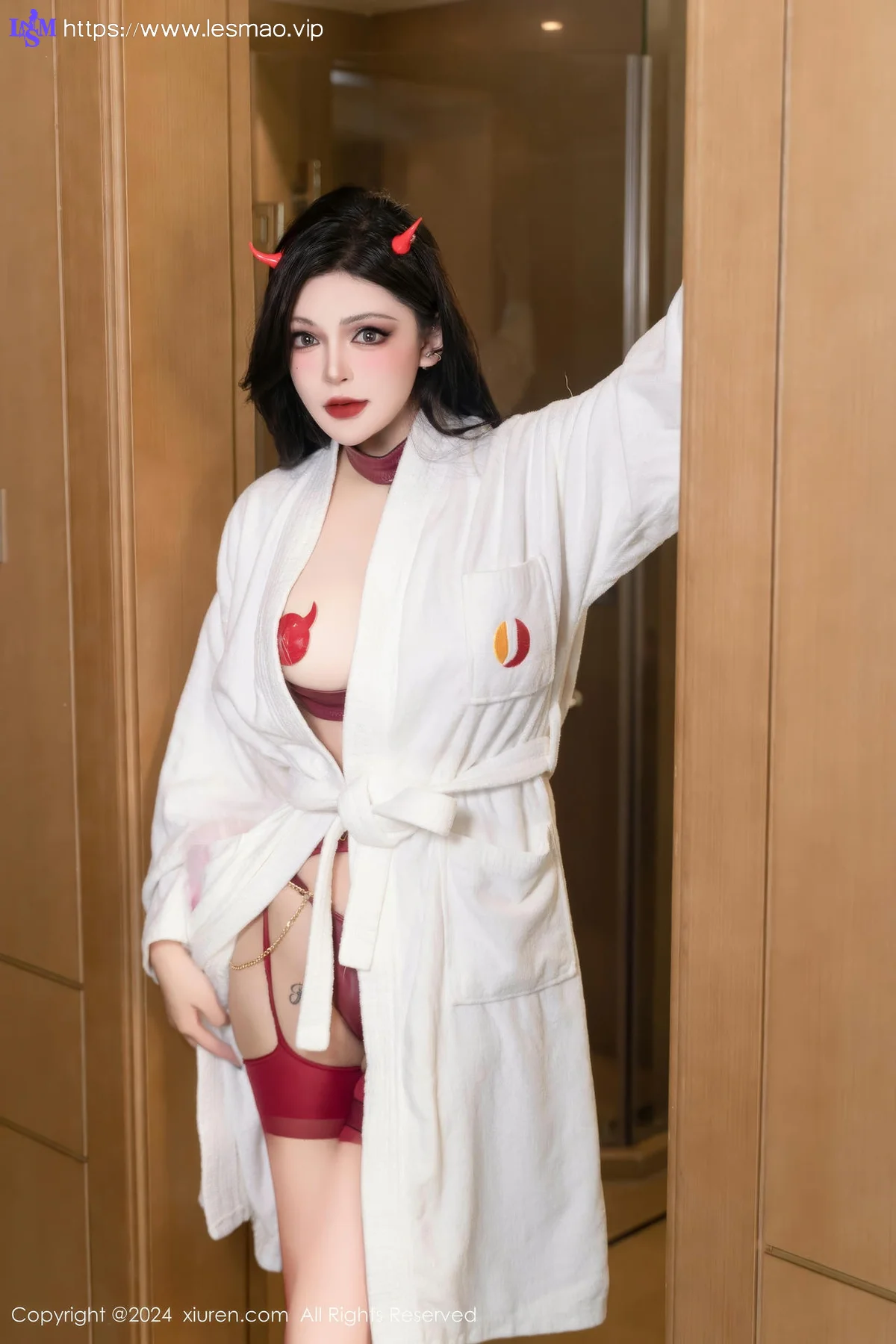 XiuRen 秀人 No.9352 伊丽莎有点白 红色皮衣恶魔美女 - 13