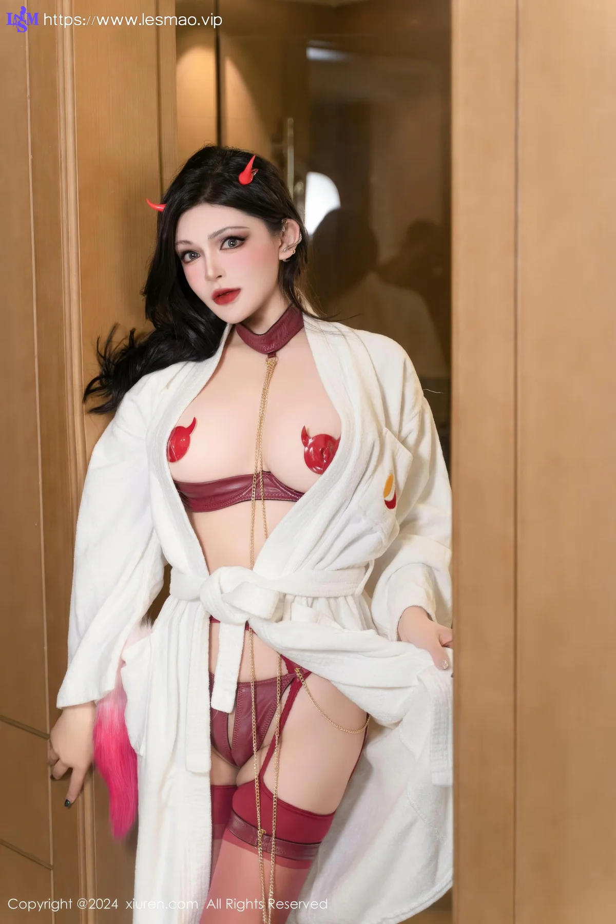 XiuRen 秀人 No.9352 伊丽莎有点白 红色皮衣恶魔美女 - 88
