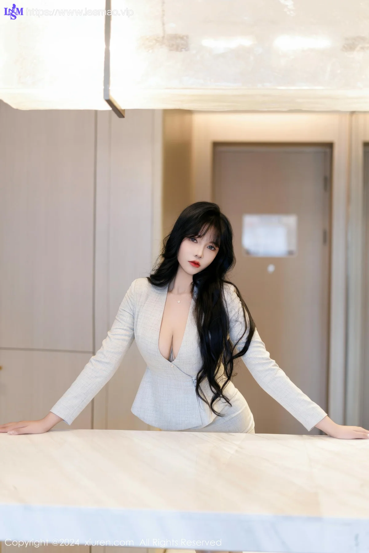 XiuRen 秀人 No.9398 娜比 低领爆乳ol制服 - 22
