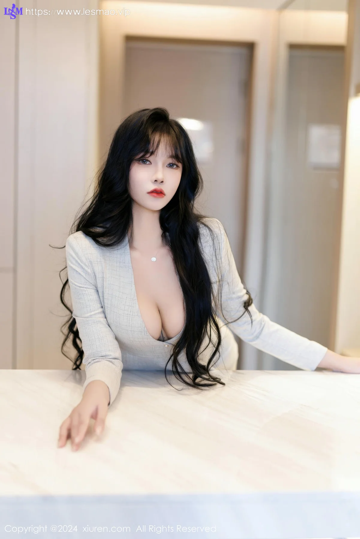 XiuRen 秀人 No.9398 娜比 低领爆乳ol制服 - 24