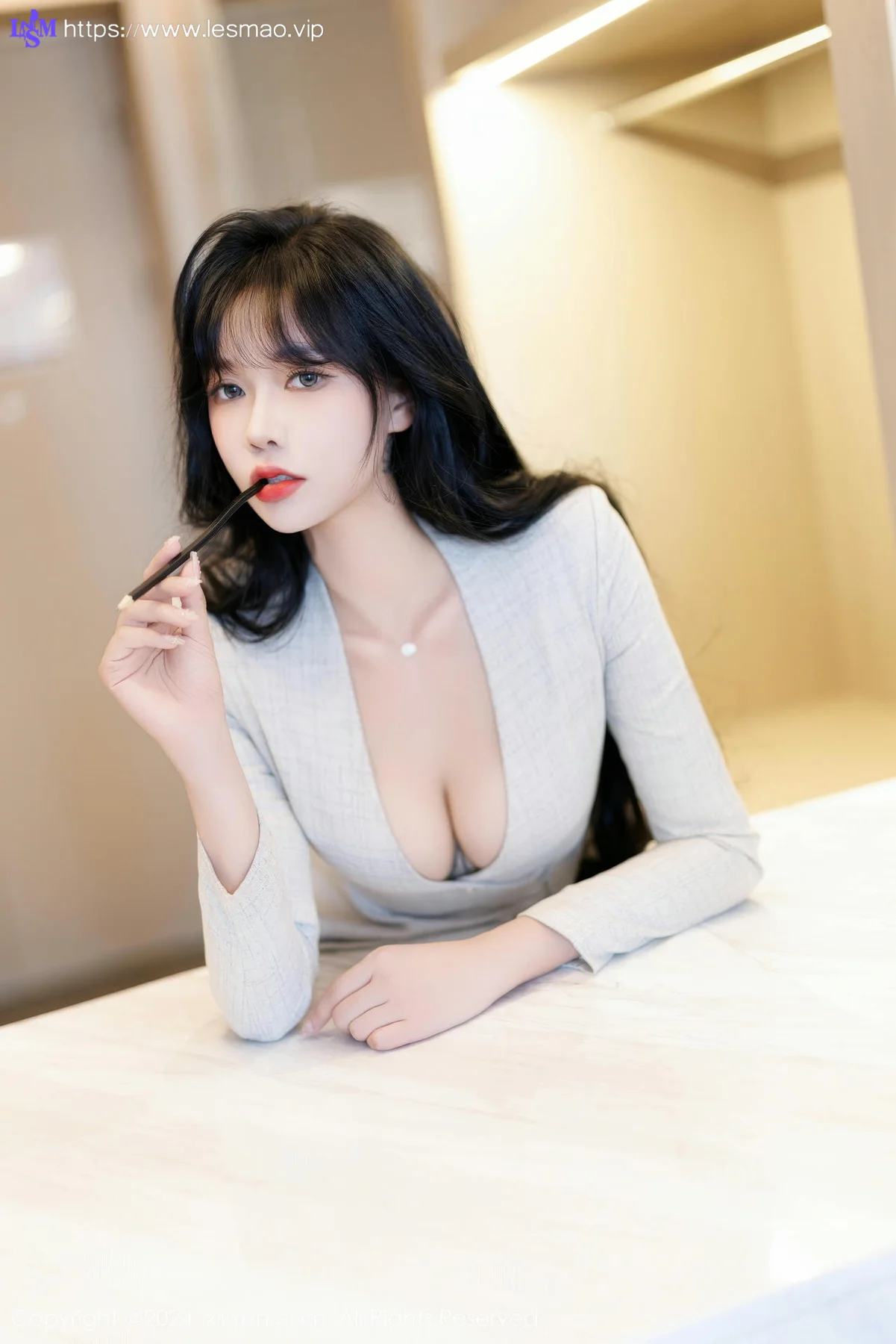 XiuRen 秀人 No.9398 娜比 低领爆乳ol制服 - 25