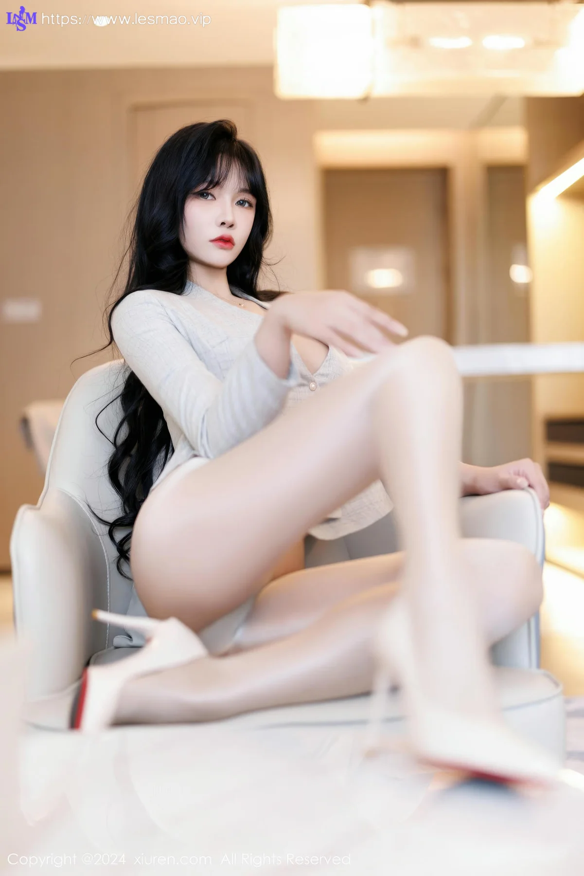 XiuRen 秀人 No.9398 娜比 低领爆乳ol制服 - 70