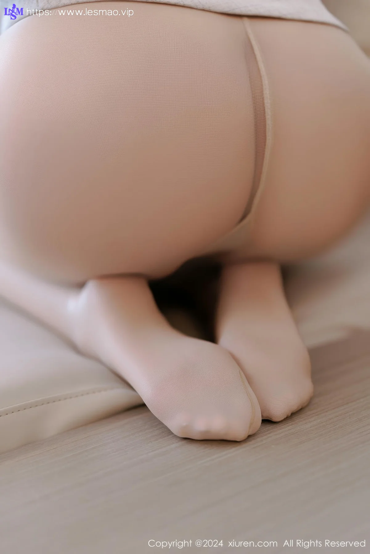 XiuRen 秀人 No.9398 娜比 低领爆乳ol制服 - 81