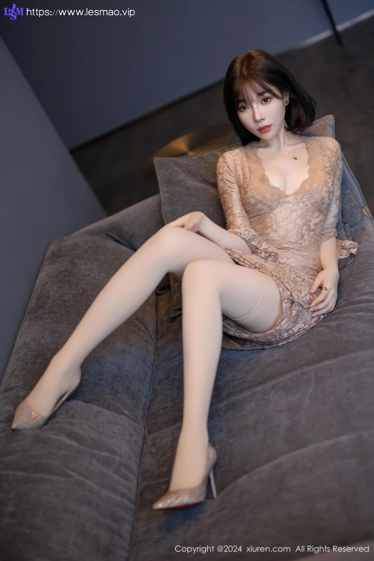 XiuRen 秀人 No.9412 徐莉芝Booty 翘臀紧身裙 - 36
