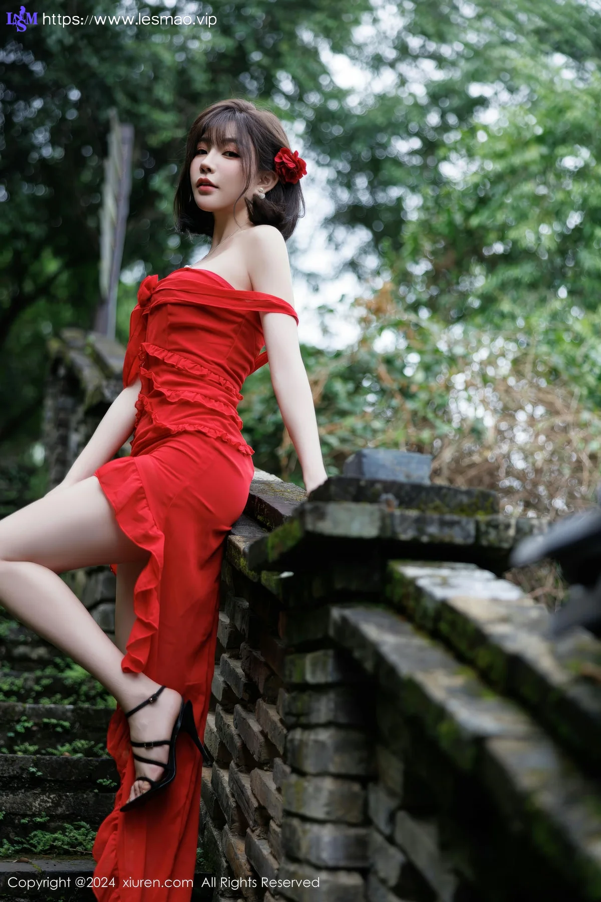 XiuRen 秀人 No.9449 徐莉芝Booty 红裙香肩美照 - 11
