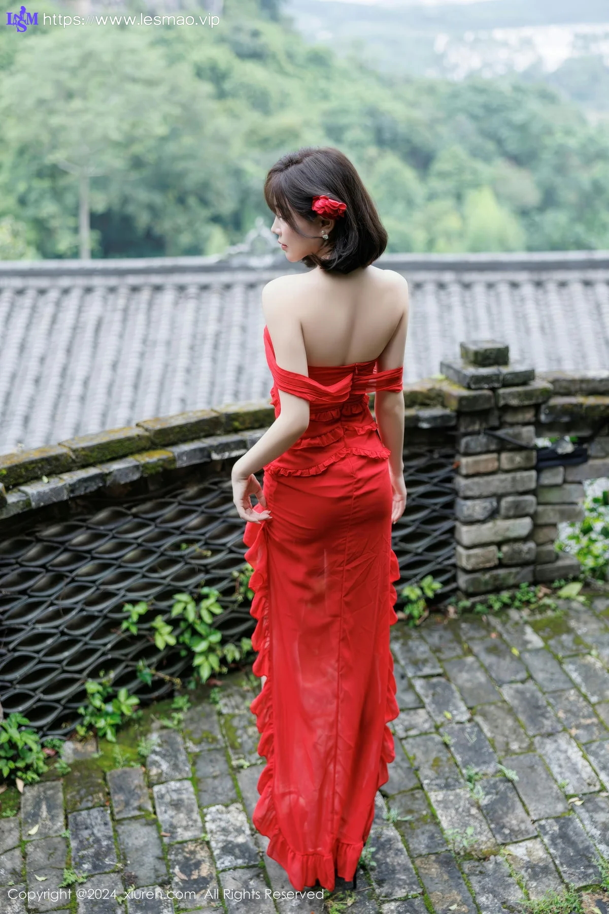 XiuRen 秀人 No.9449 徐莉芝Booty 红裙香肩美照 - 17