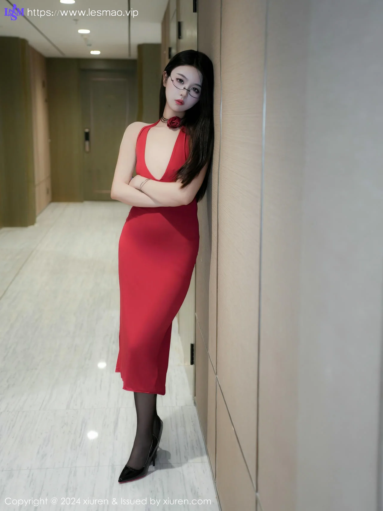 XiuRen 秀人 No.9451 Lucky 红裙黑丝翘臀 - 7