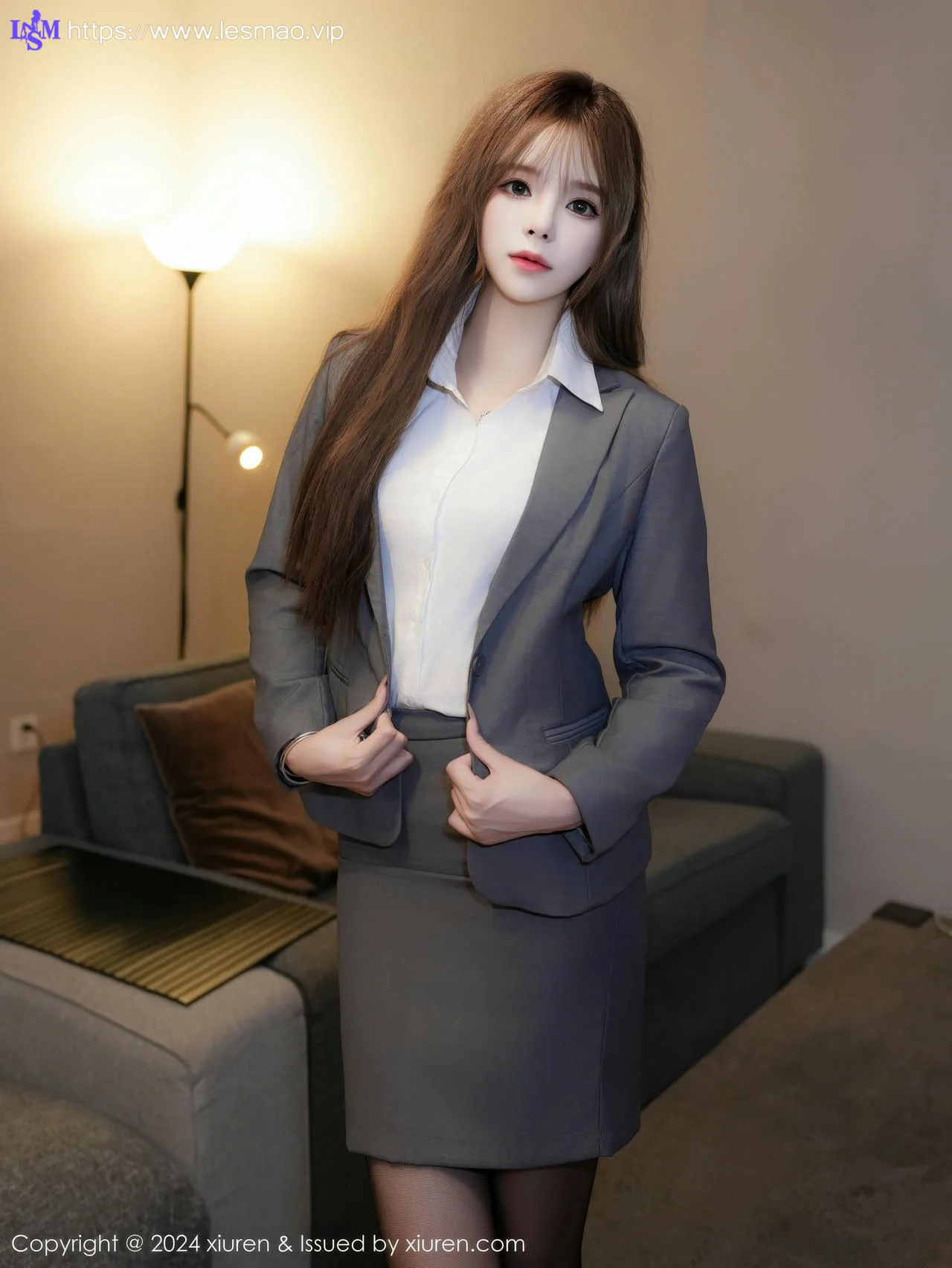 XiuRen 秀人 No.9507 菲菲吃不胖 短裙ol制服 - 16