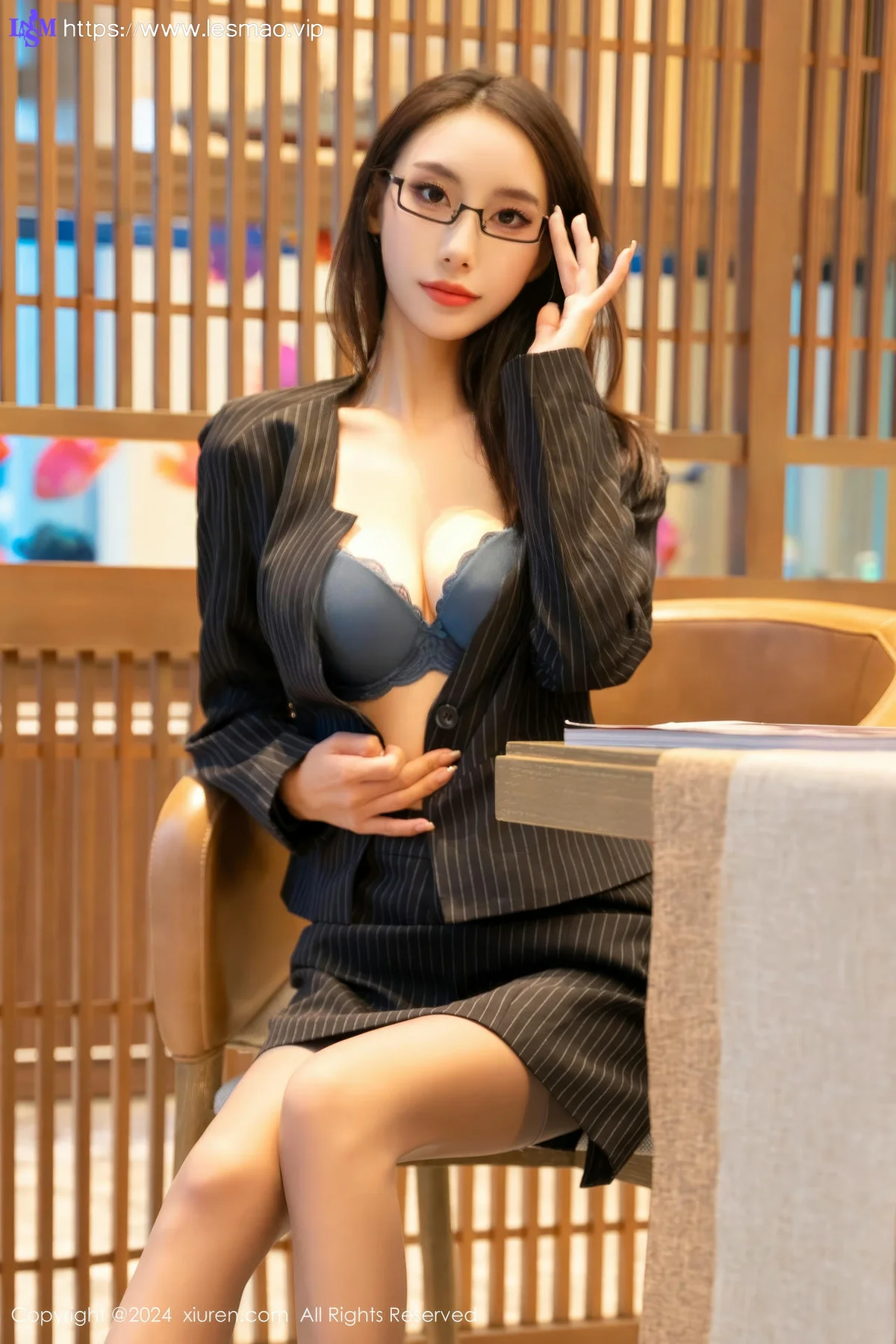 XiuRen 秀人 No.9647 lingyu69 街拍ol办公制服 - 24