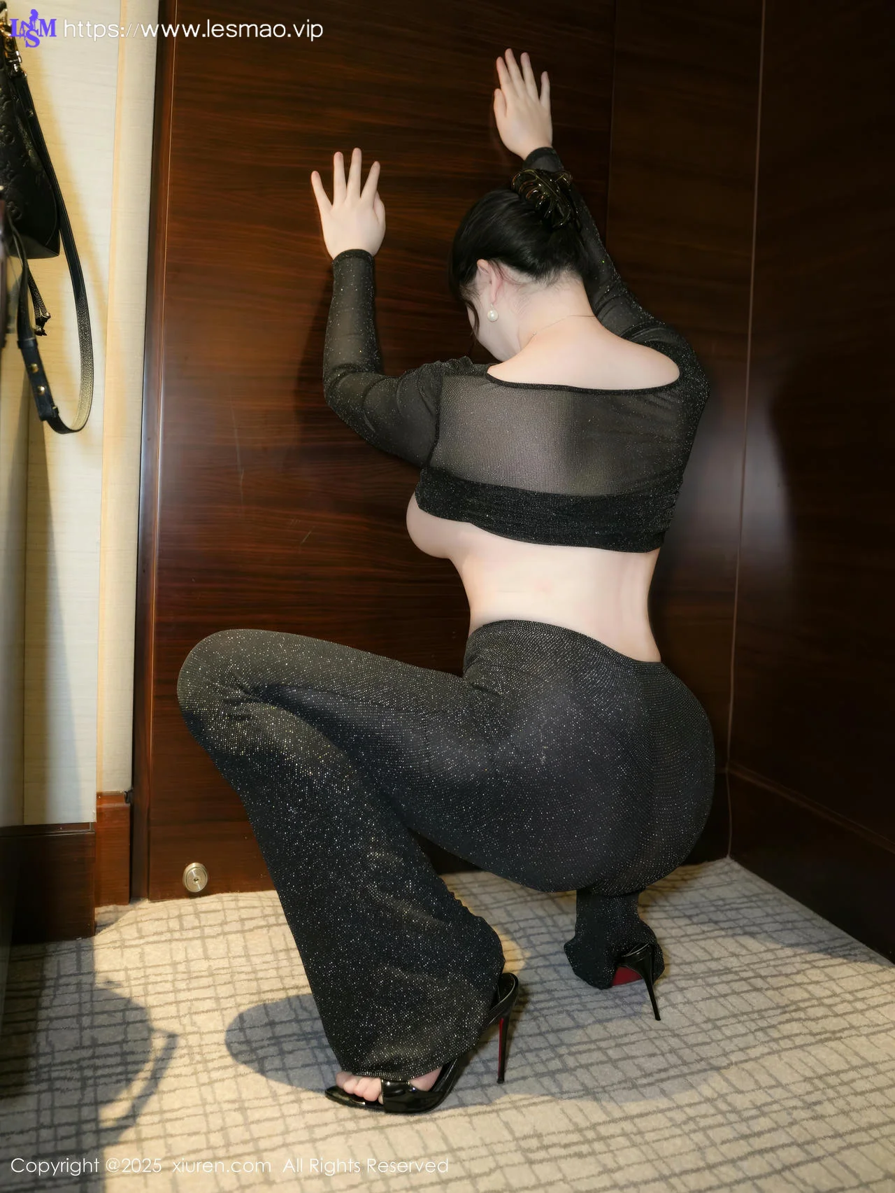 XiuRen 秀人 No.9725 风景尤美 熟女爆乳诱惑 - 22