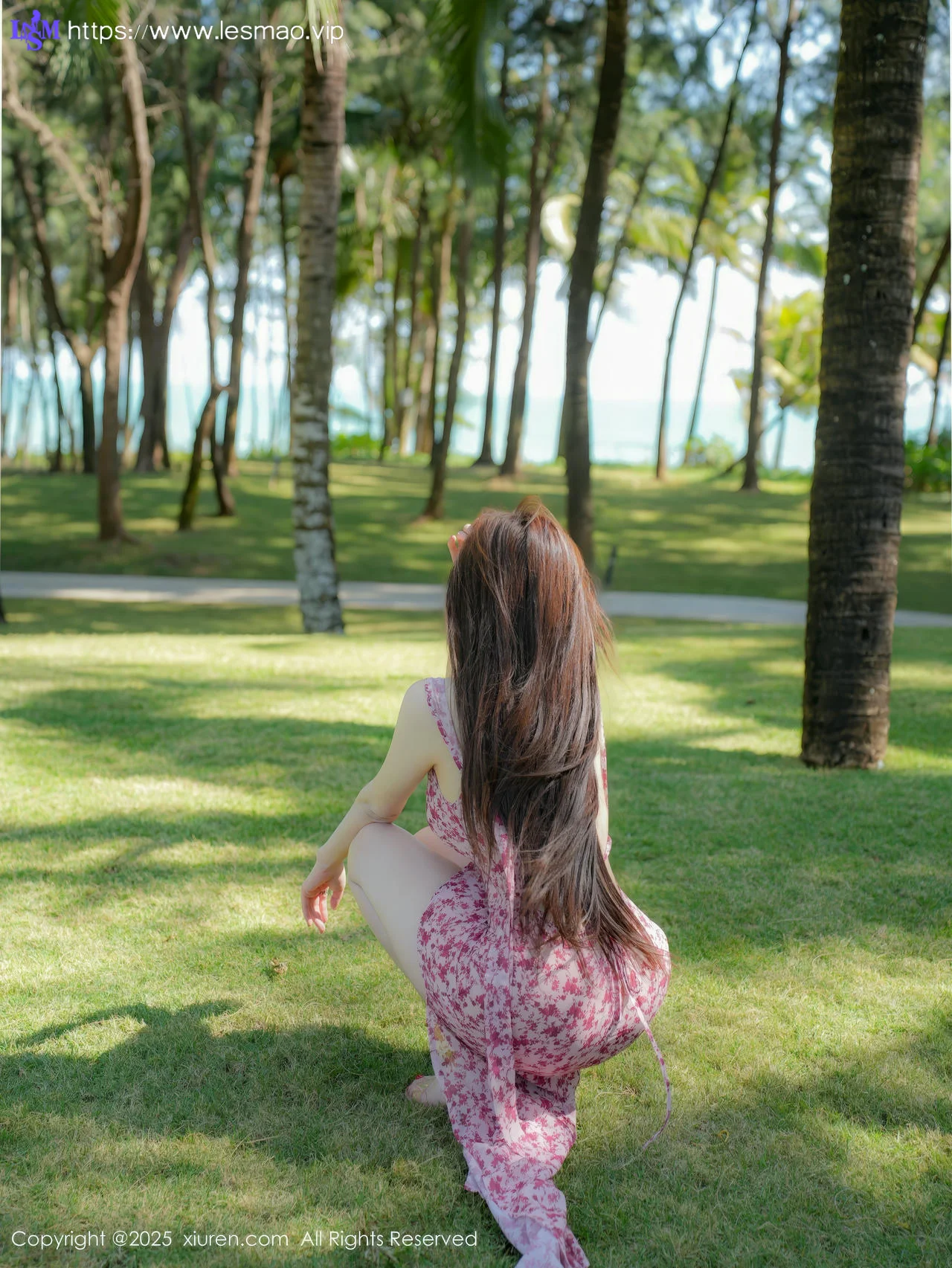 XiuRen 秀人 No.9736 Caro周妍希 户外美裙写真 - 12