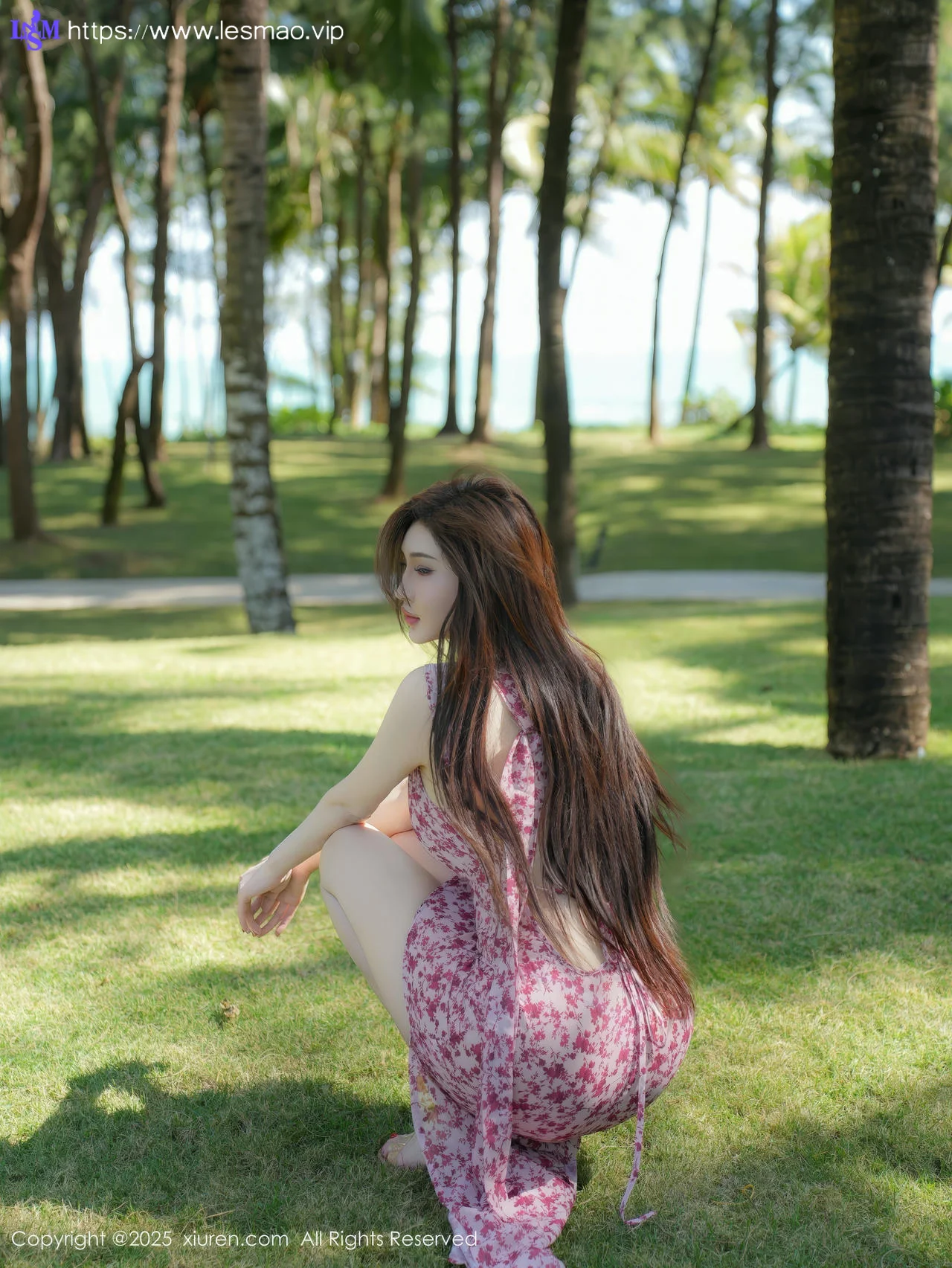 XiuRen 秀人 No.9736 Caro周妍希 户外美裙写真 - 13