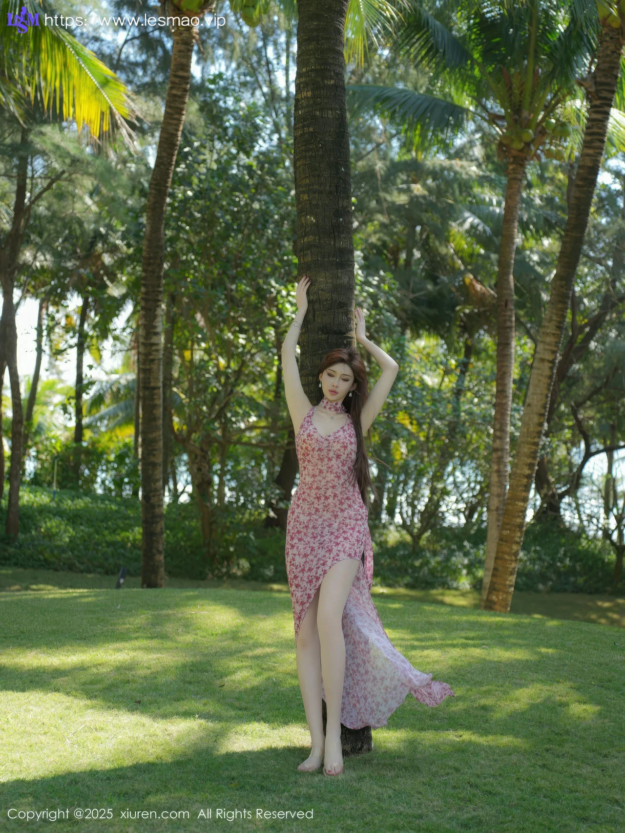 XiuRen 秀人 No.9736 Caro周妍希 户外美裙写真 - 16