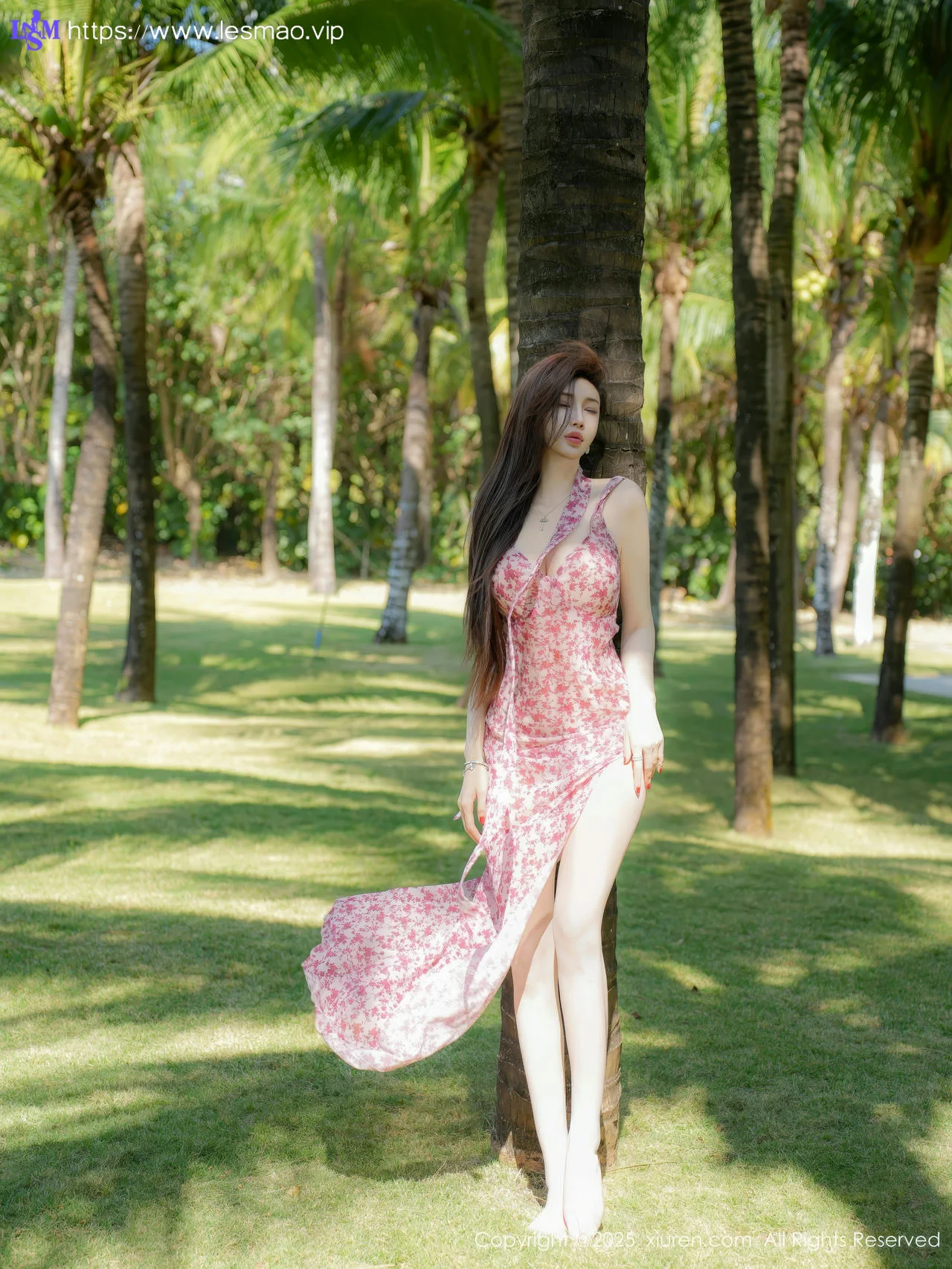 XiuRen 秀人 No.9736 Caro周妍希 户外美裙写真 - 17