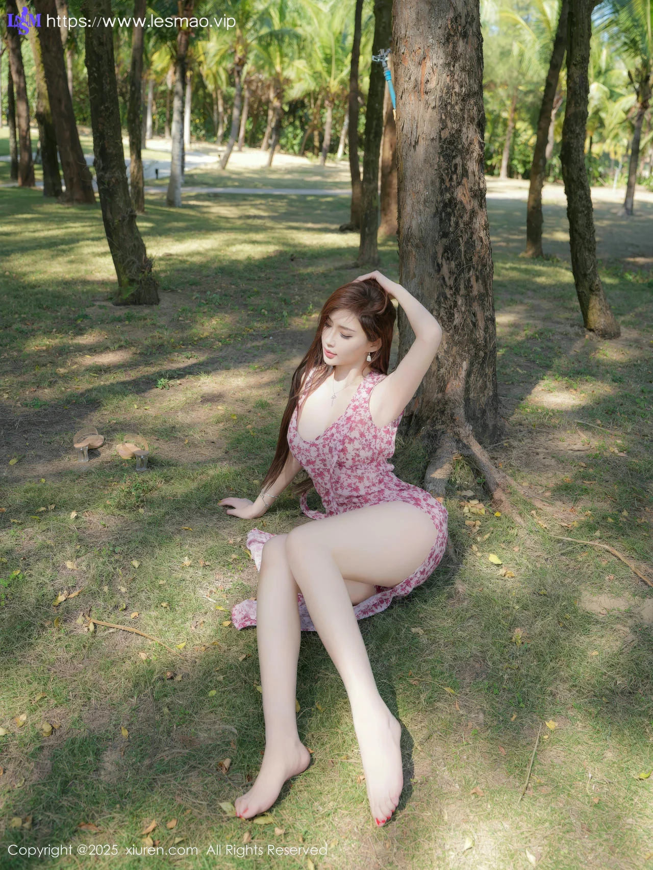 XiuRen 秀人 No.9736 Caro周妍希 户外美裙写真 - 30