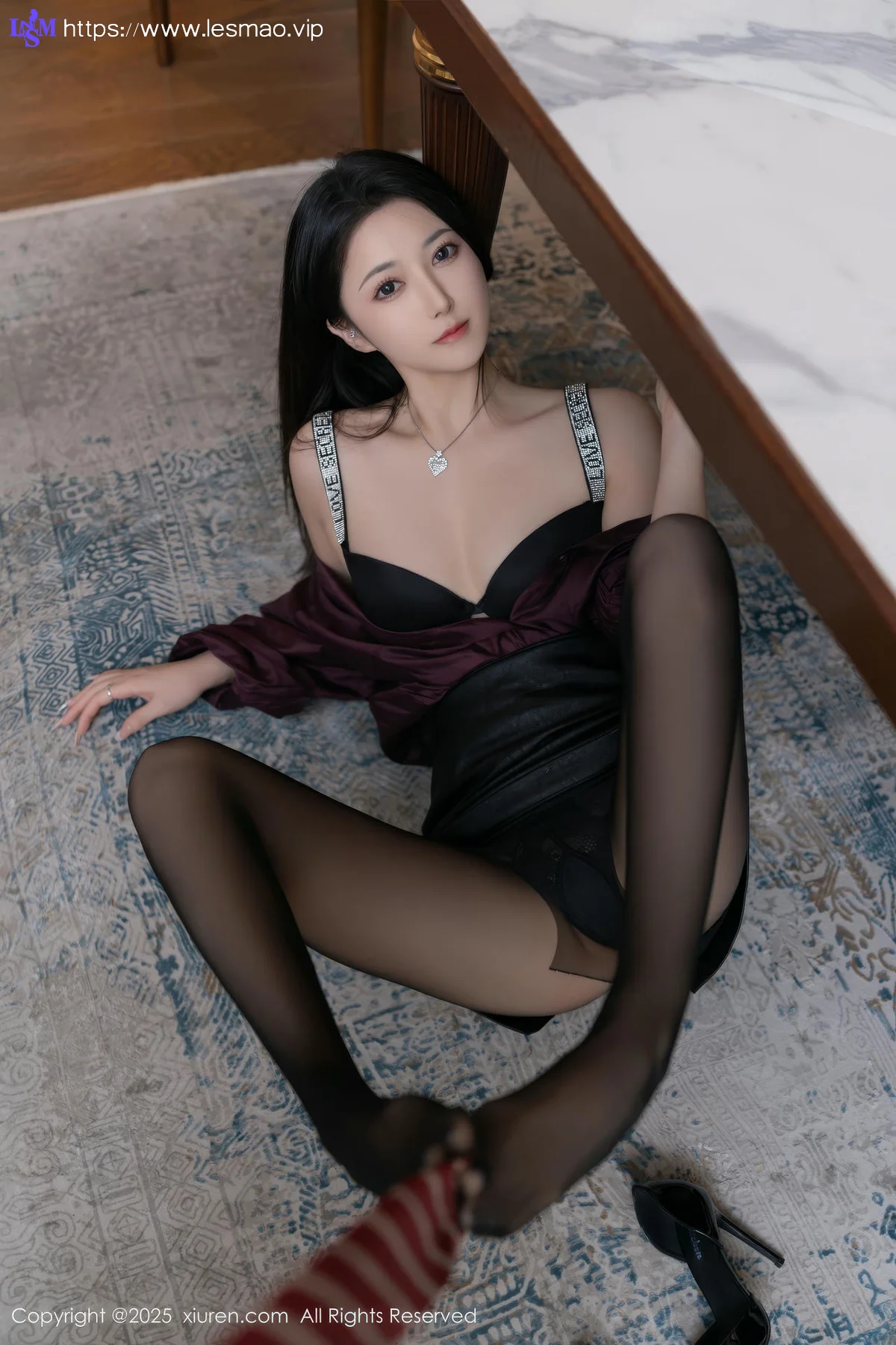 XiuRen 秀人 No.9744 鱼子酱Fish 短裙黑丝玉足 - 24