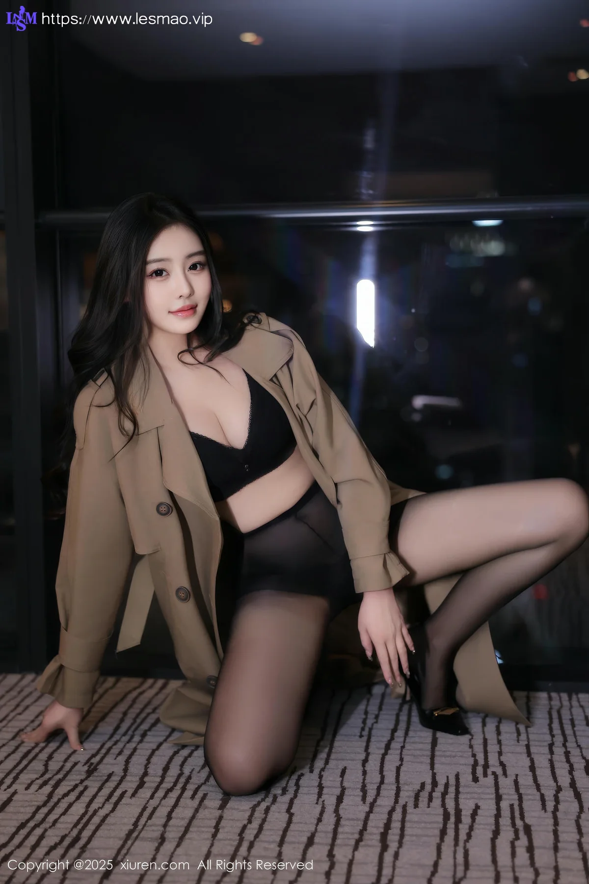 XiuRen 秀人 No.9758 希雅sia 黑丝美腿翘臀 - 27