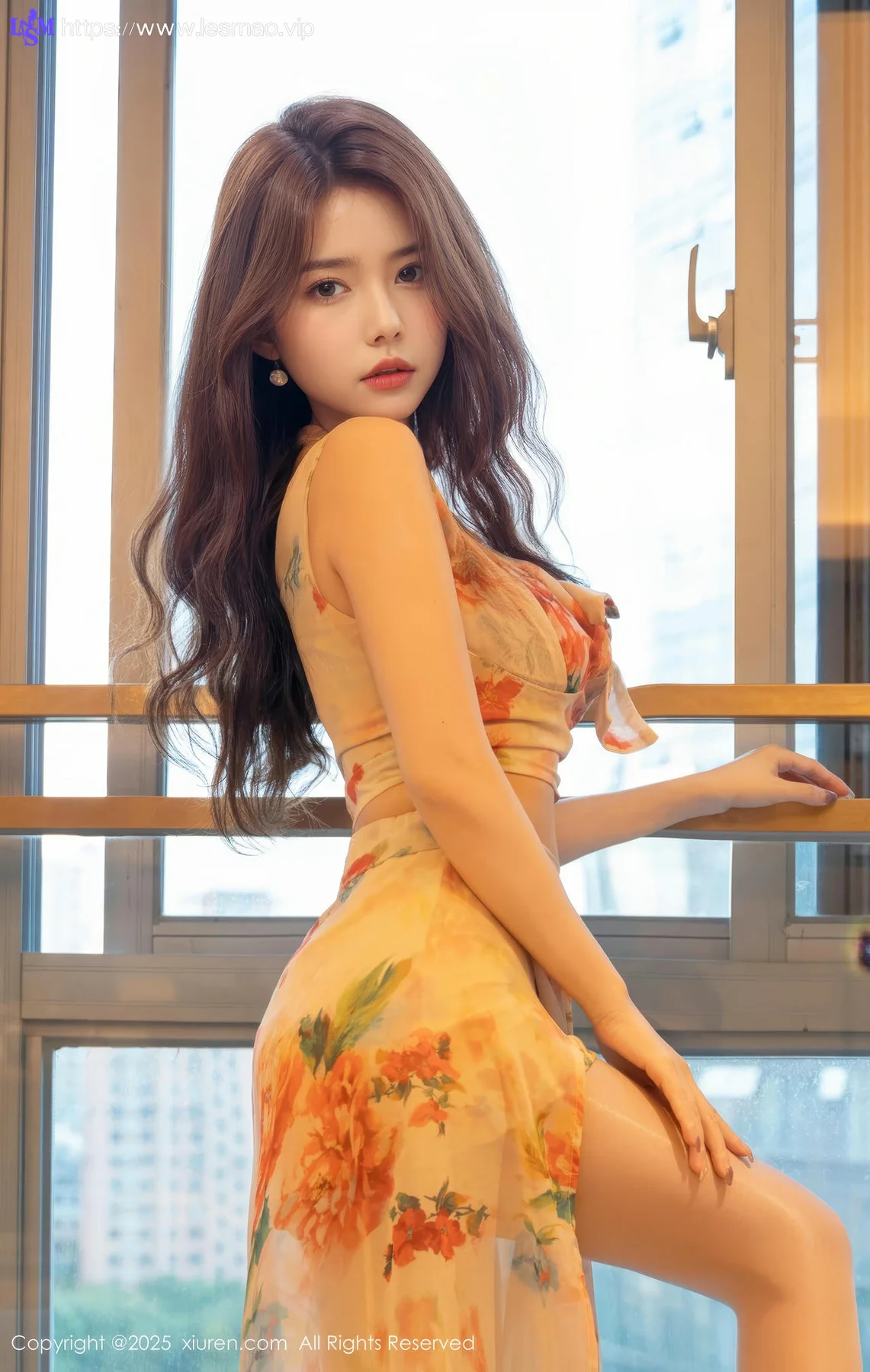 XiuRen 秀人 No.9792 拍黄瓜girl 性感碎花裙 - 11