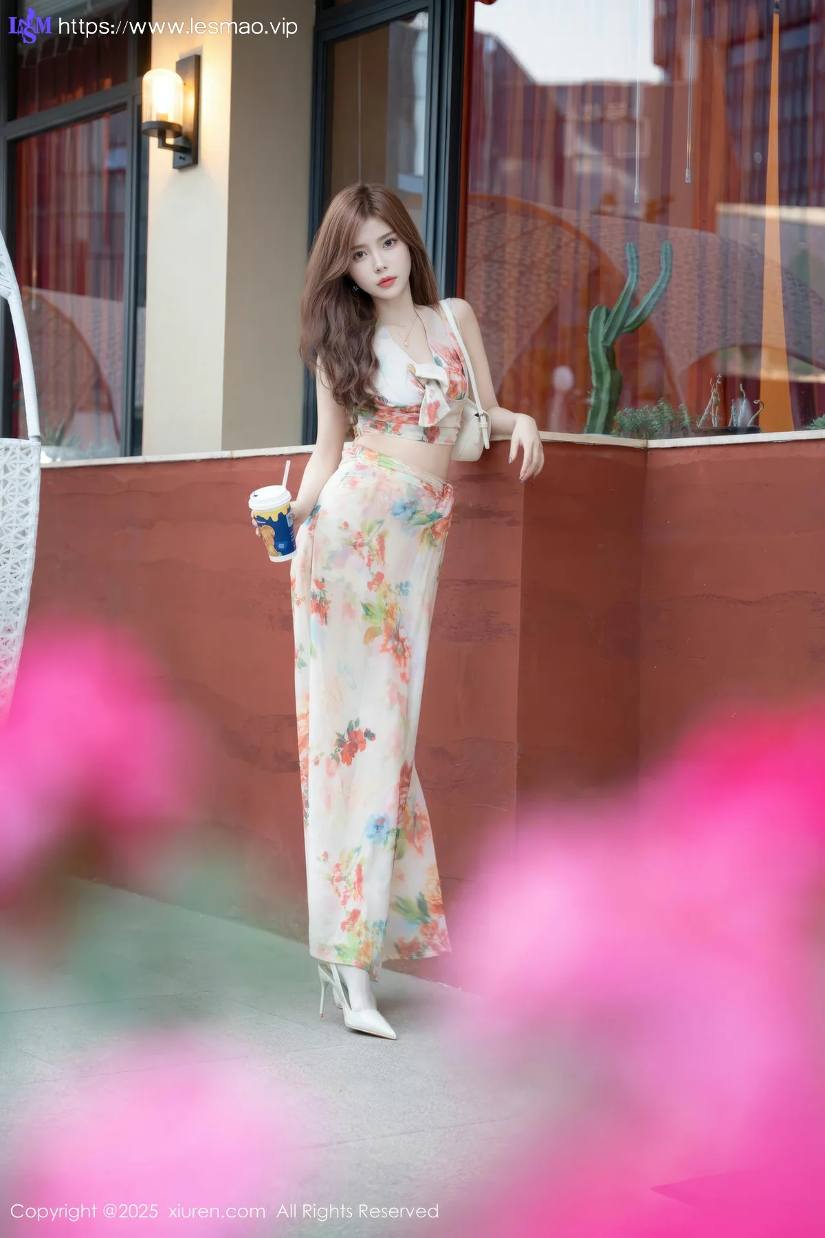XiuRen 秀人 No.9792 拍黄瓜girl 性感碎花裙 - 33