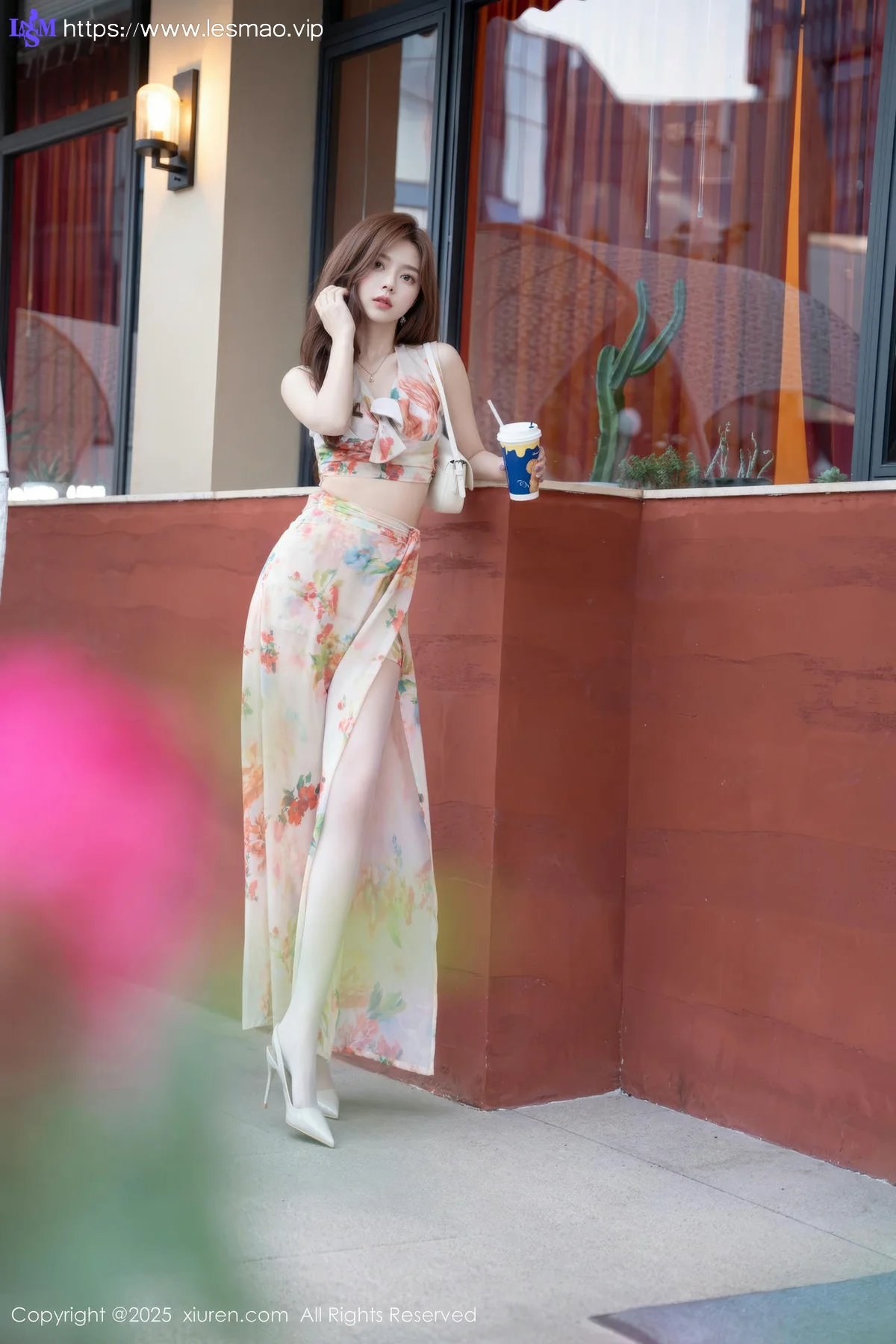 XiuRen 秀人 No.9792 拍黄瓜girl 性感碎花裙 - 34
