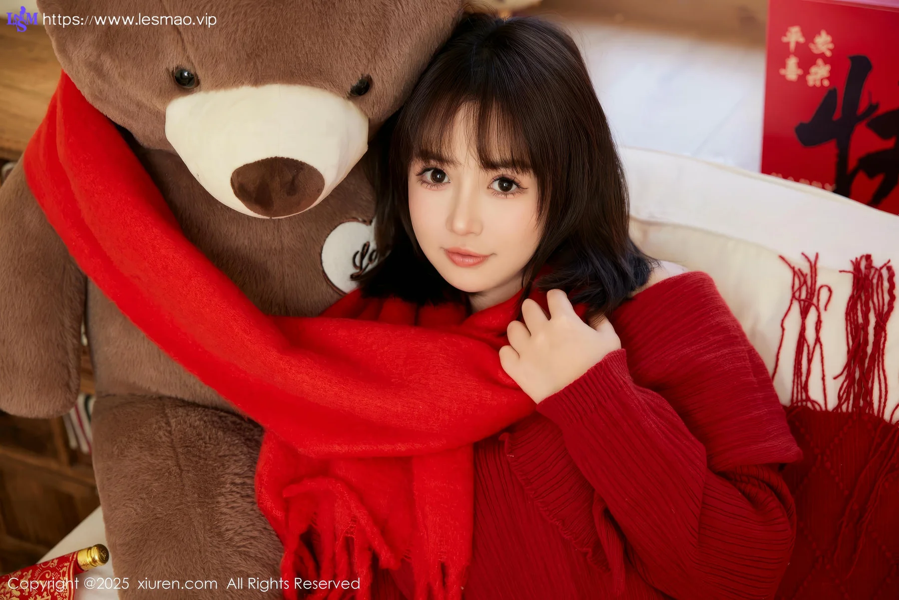 XiuRen 秀人 No.9818 养乐多Doll 节日写真 - 32