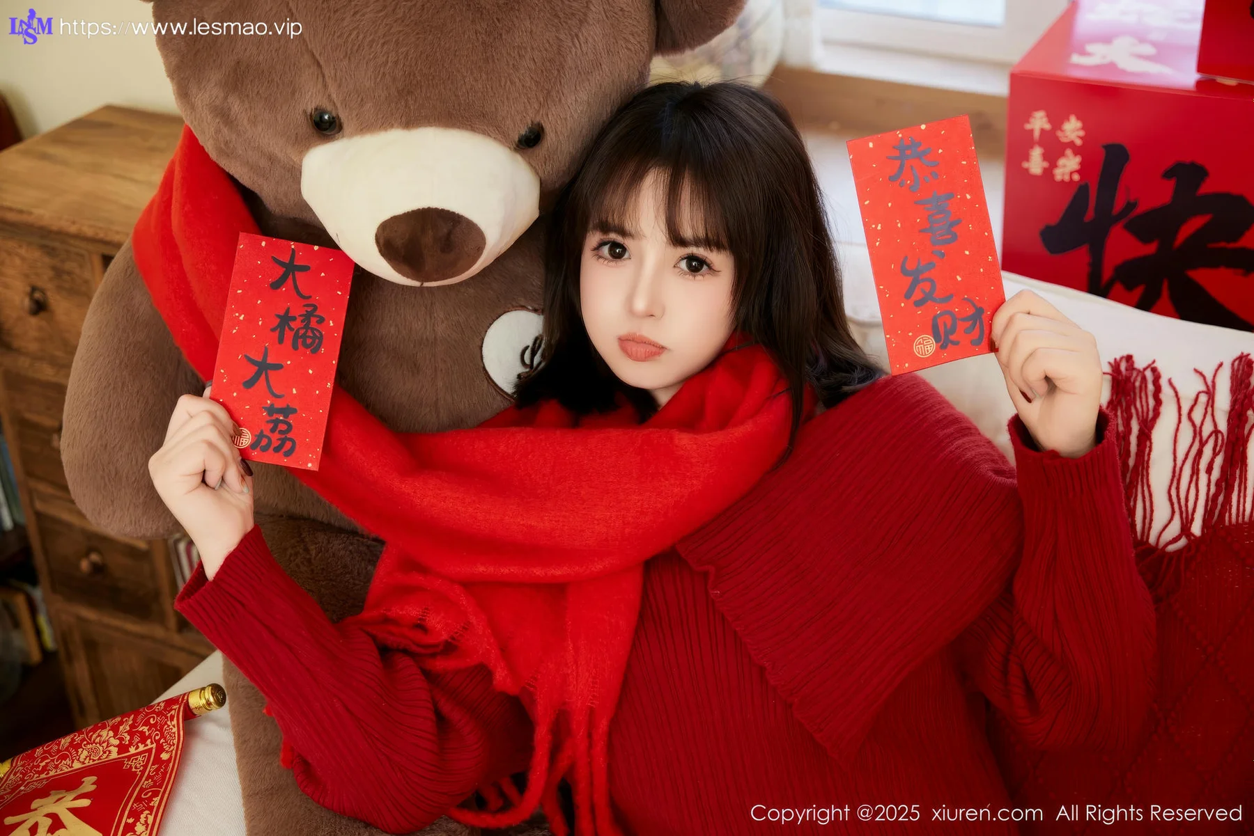 XiuRen 秀人 No.9818 养乐多Doll 节日写真 - 33