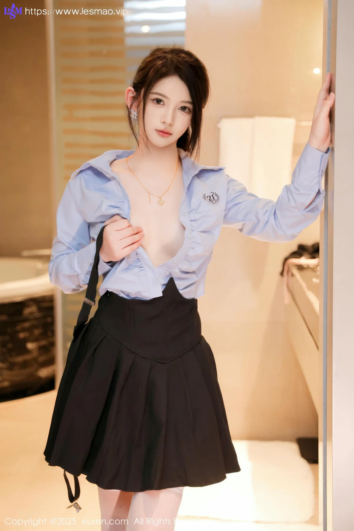 XiuRen 秀人 No.9819 爱酱里 白丝萝莉少女 - 17