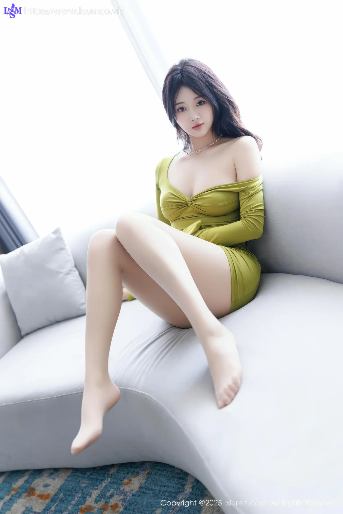 XiuRen 秀人 No.9849 南乔 浅绿色连衣短裙白色丝袜 - 45