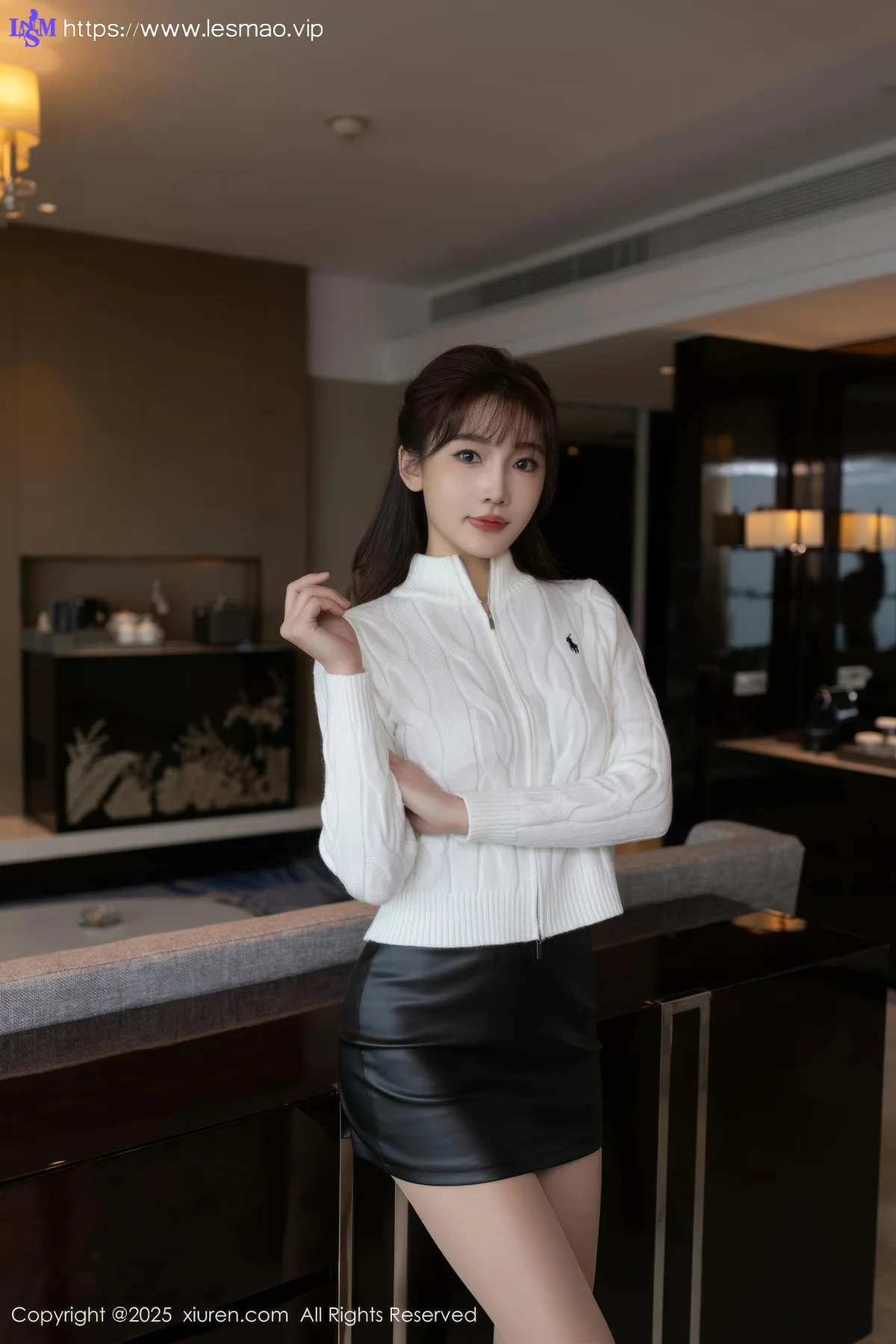 XiuRen 秀人 No.9852 陆萱萱 黑色皮裙情趣内衣 - 2