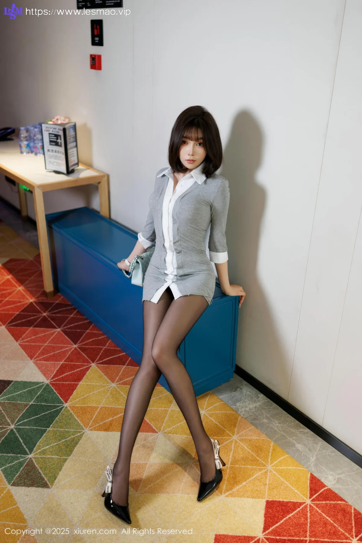XiuRen 秀人 No.9978 徐莉芝Booty 短裙黑丝美腿 - 12