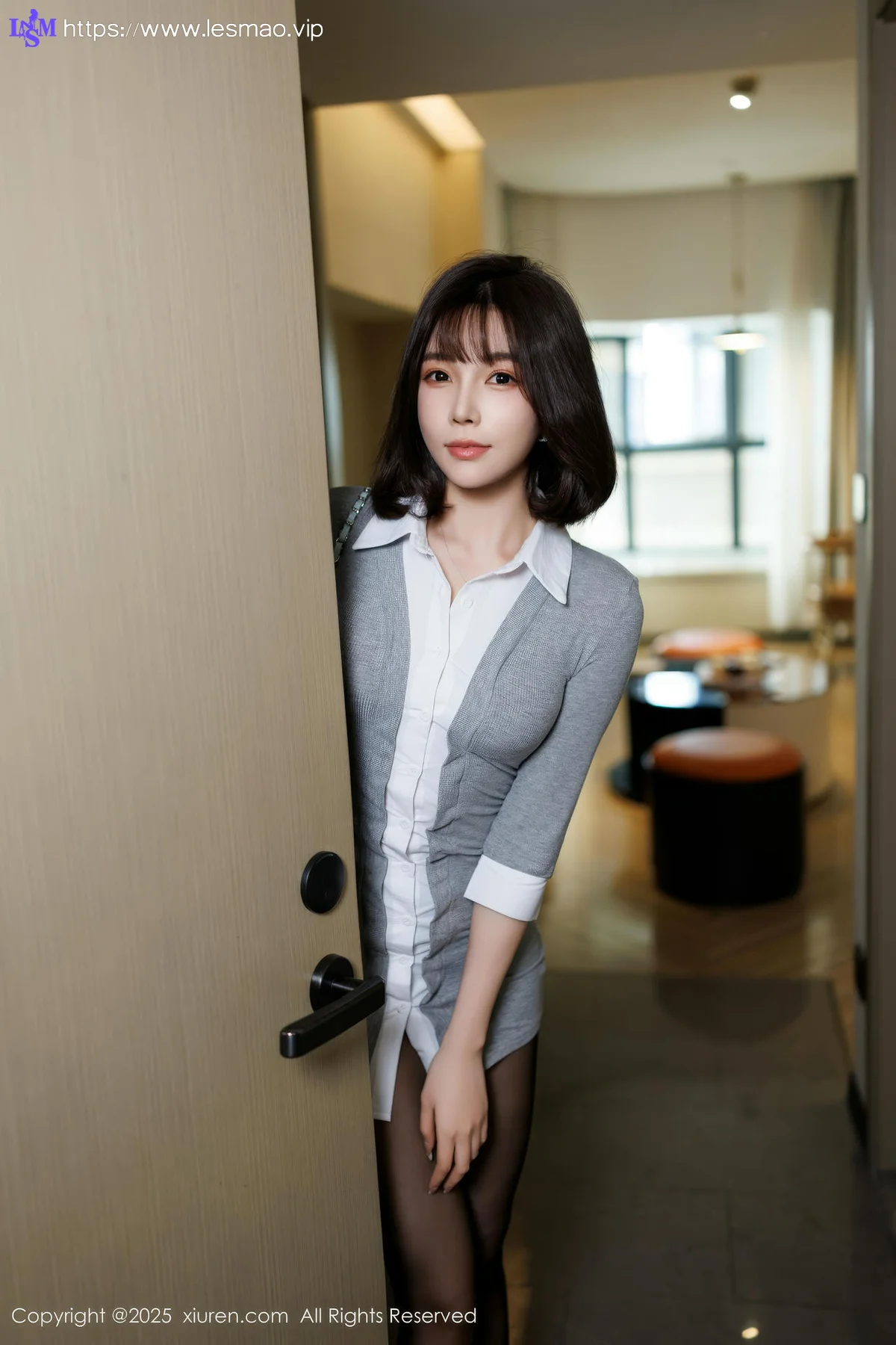 XiuRen 秀人 No.9978 徐莉芝Booty 短裙黑丝美腿 - 14