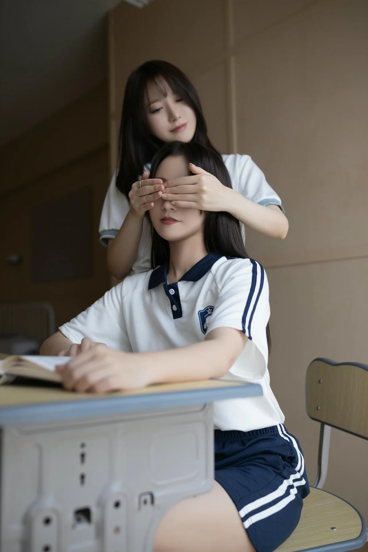 XiuRen 秀人 No.N010 杏子和鱼子酱Fish双人校服诱惑 - 11