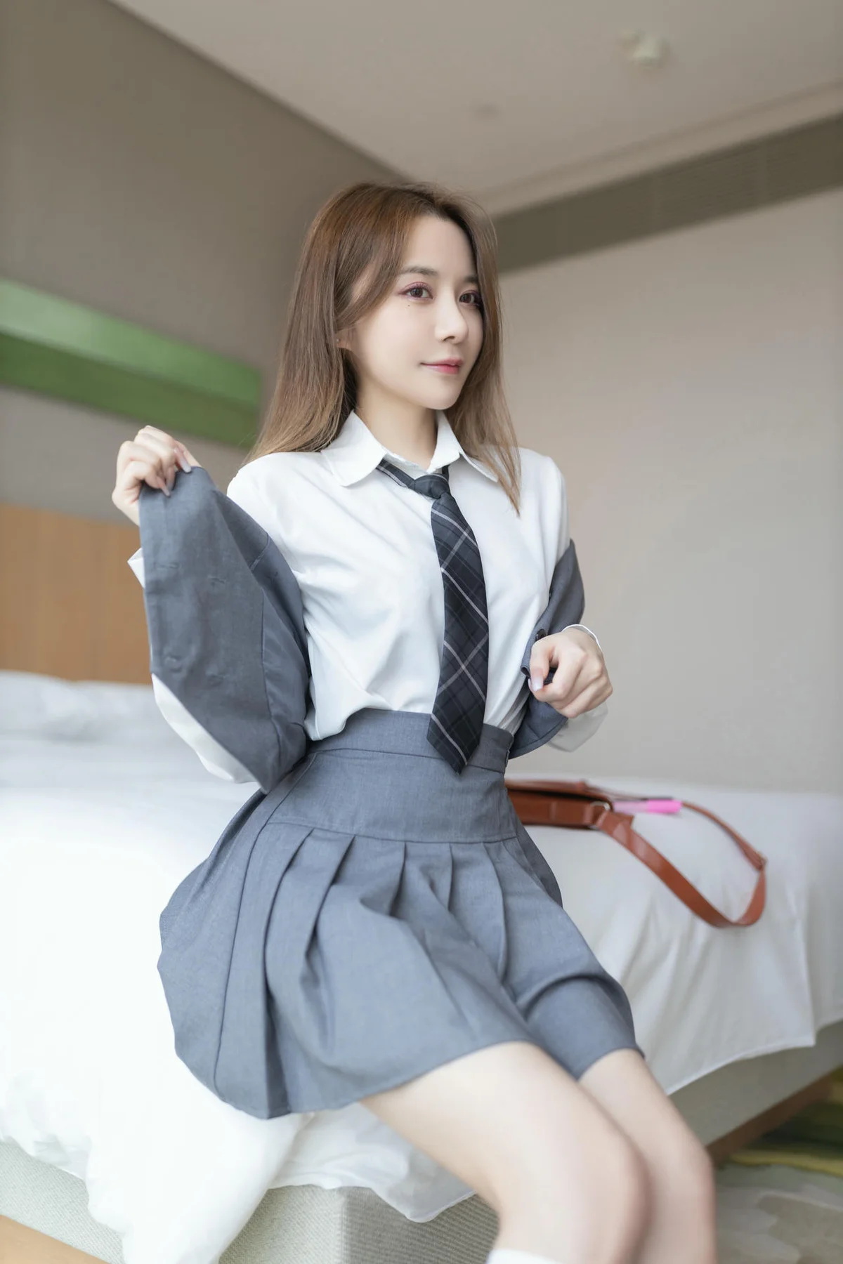 XiuRen 秀人 No.N019 鱼子酱Fish性感制服jk短裙 - 15