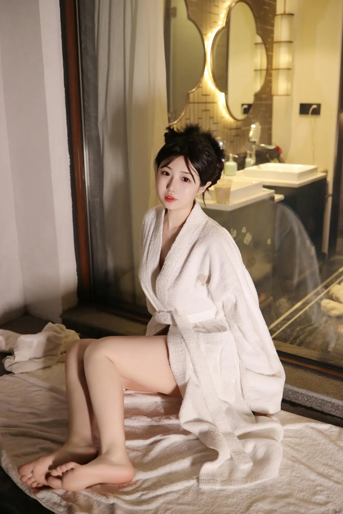 XiuRen 秀人 No.N020 陈小花睡袍玉体玉足写真 - 1