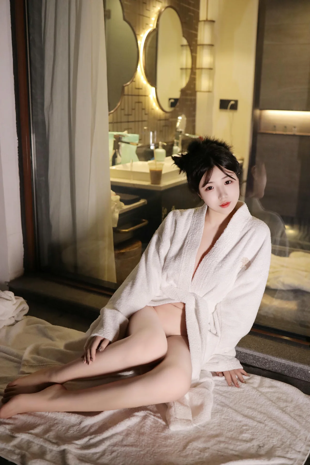 XiuRen 秀人 No.N020 陈小花睡袍玉体玉足写真 - 3