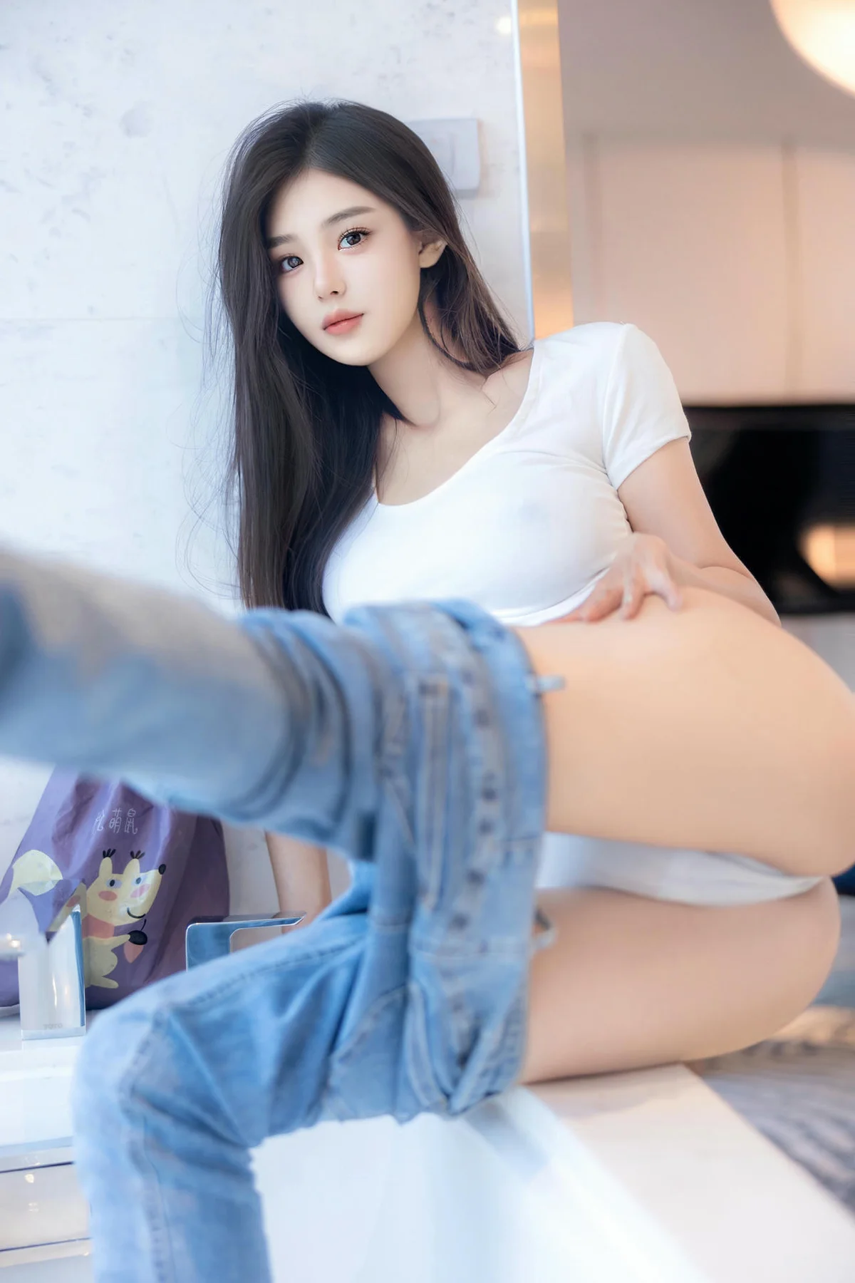 XiuRen 秀人 No.N057 周周不吃香菜紧身牛仔翘臀 - 22