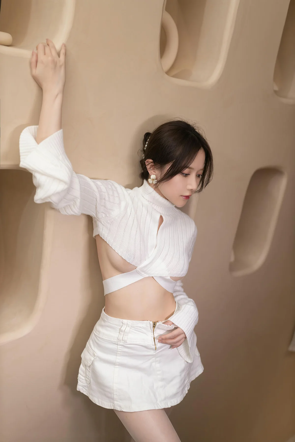 XiuRen 秀人 No.N083 鱼子酱Fish白色套装翘臀 - 12