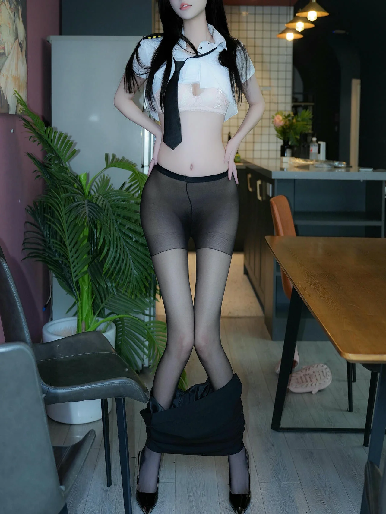 XiuRen 秀人 No.N124 晚苏susu黑丝灰色办公室制服 - 72