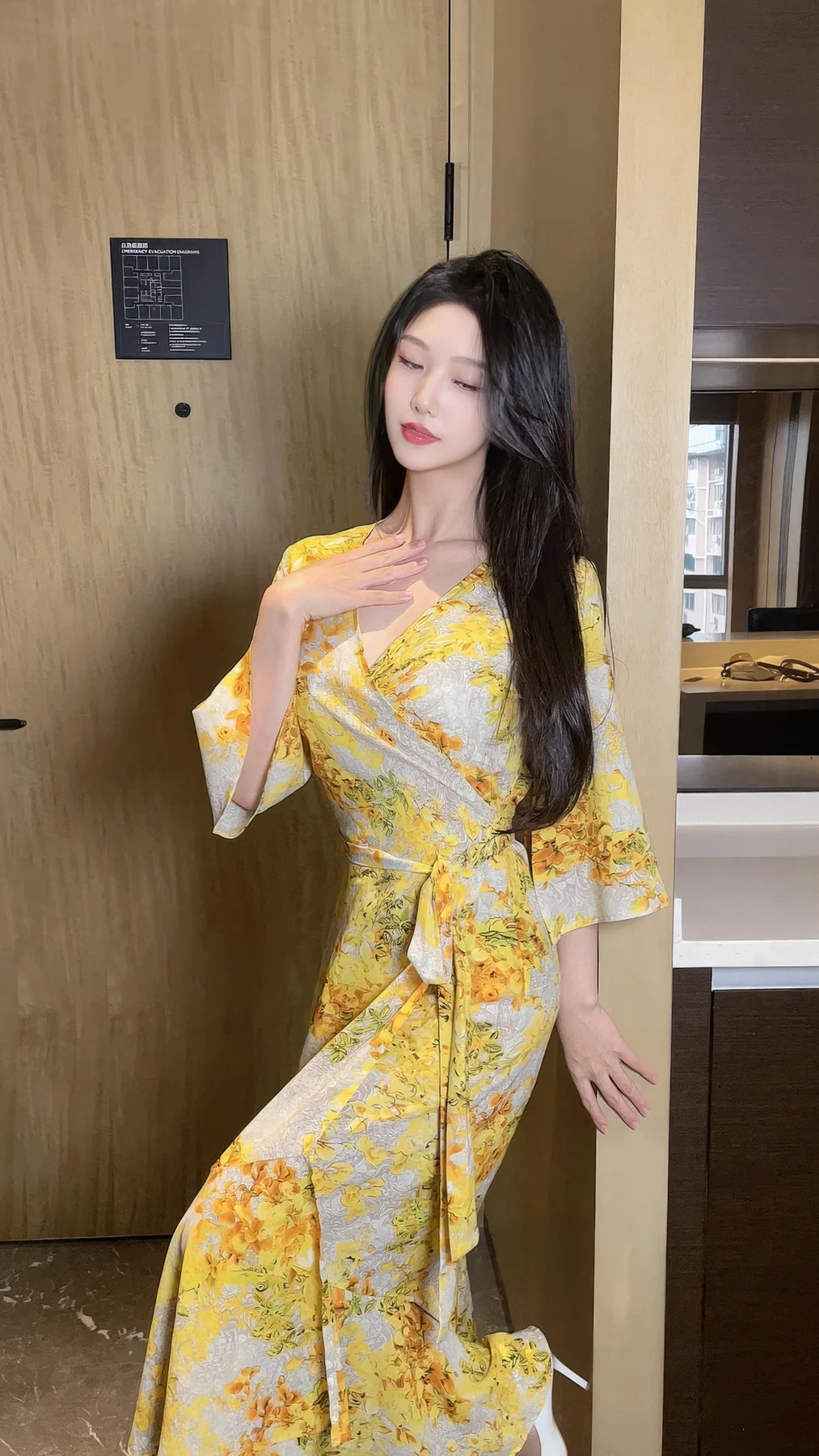 XiuRen 秀人 No.N156 利世黄色美裙诱惑肉丝 - 126