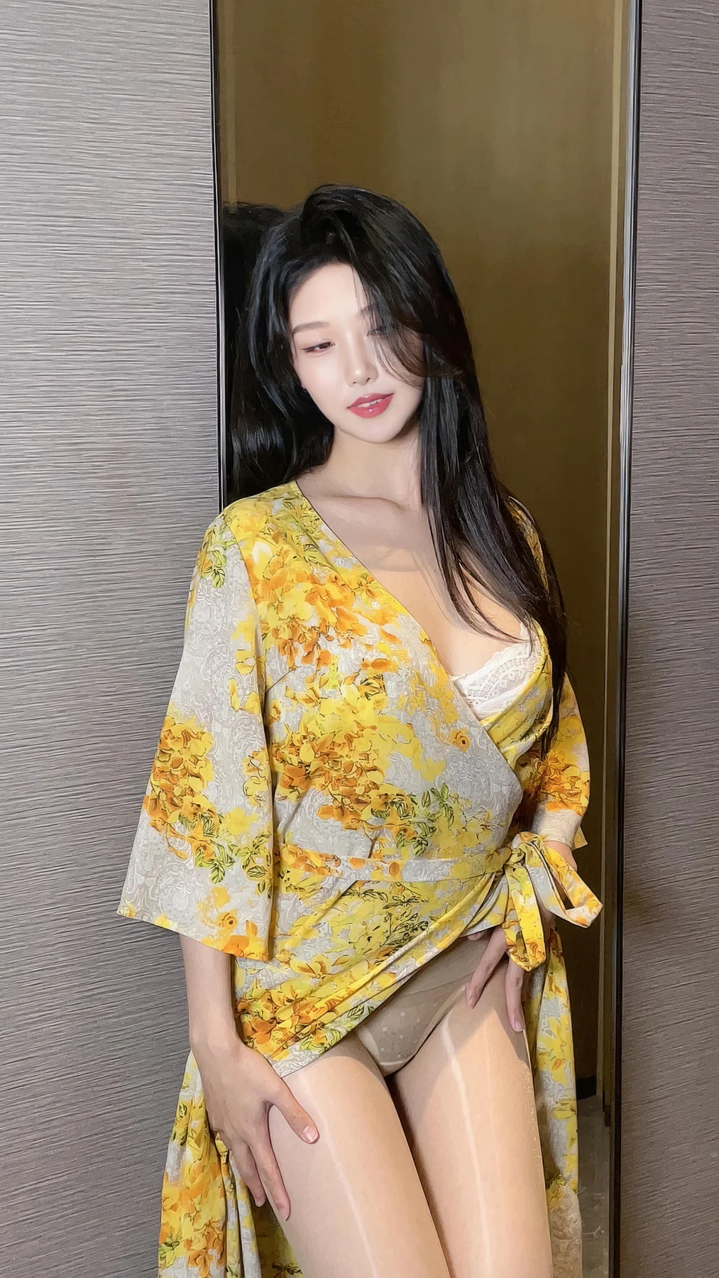 XiuRen 秀人 No.N156 利世黄色美裙诱惑肉丝 - 129