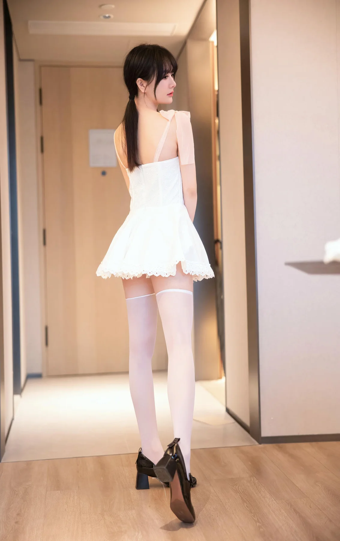 XiuRen 秀人 No.N185 谢小蒽双马尾少女街拍 - 26