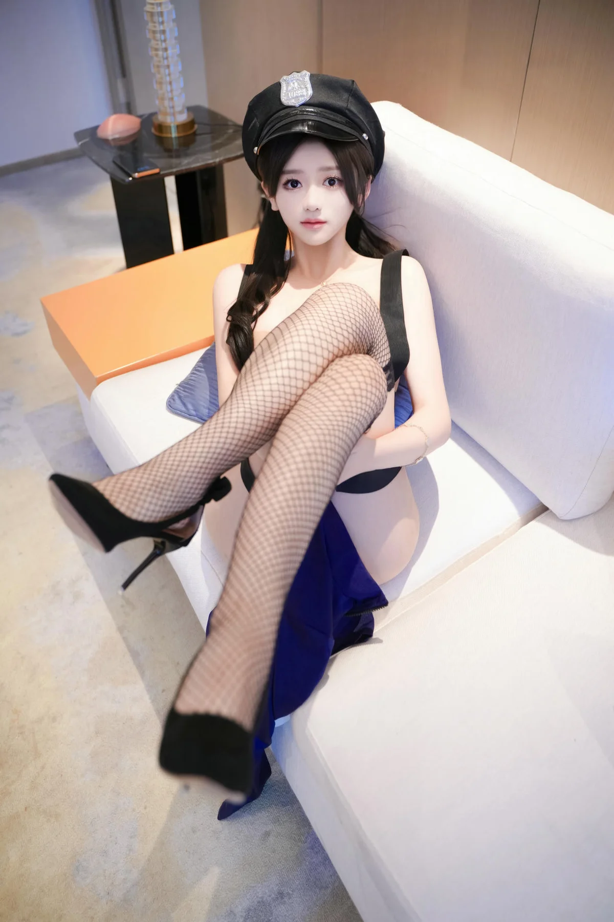XiuRen 秀人 No.N187 奶茶味的包子制服性感女警 - 44