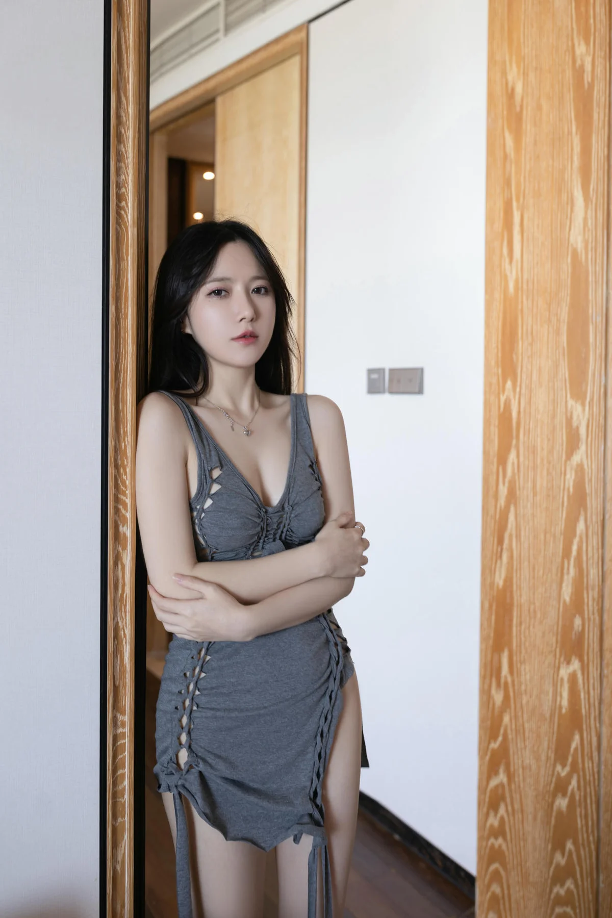 XiuRen 秀人 No.N192 鱼子酱Fish爆乳灰色连衣裙 - 16