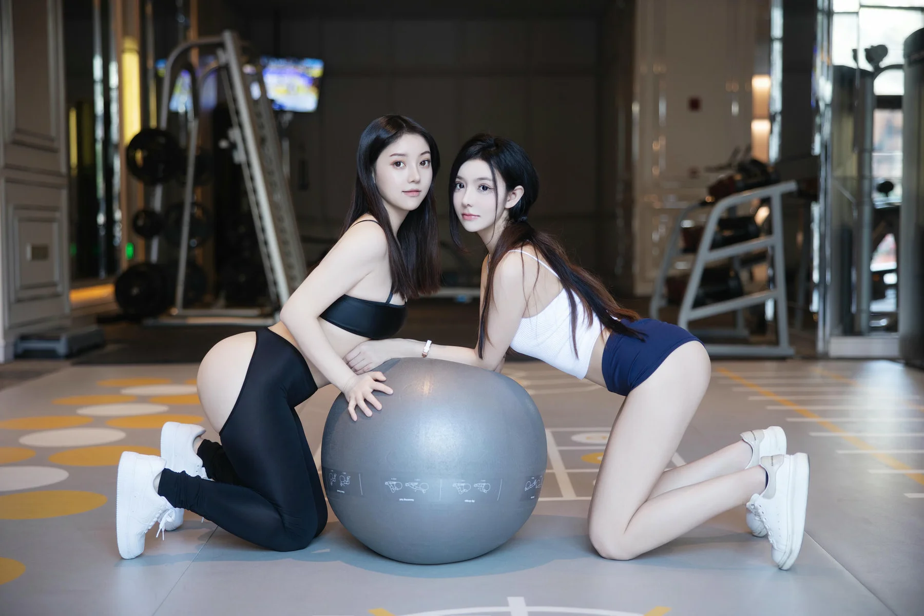 XiuRen 秀人 No.N206 豆瓣酱和加朵 翘臀健身双人写真 - 62