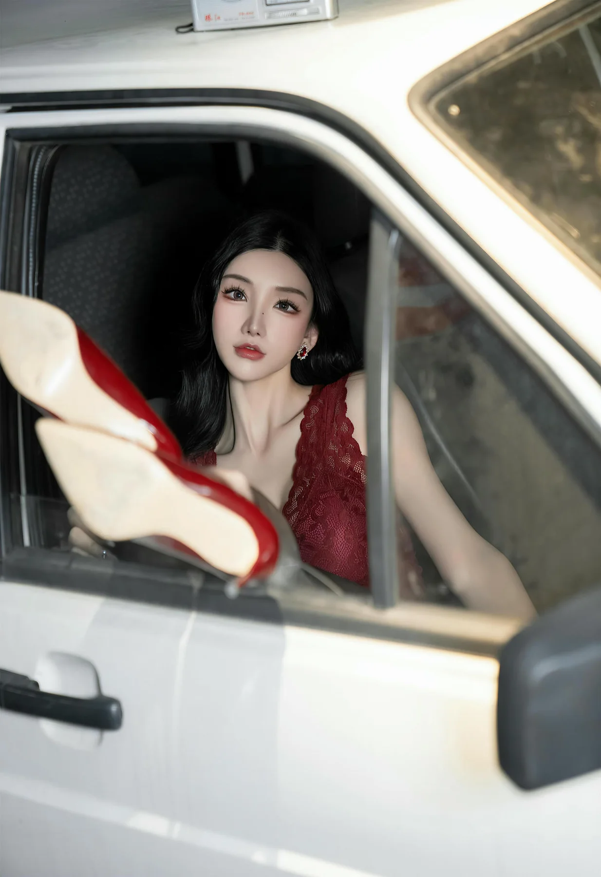 XiuRen 秀人 No.N238 周于希黑丝长腿车模 - 25