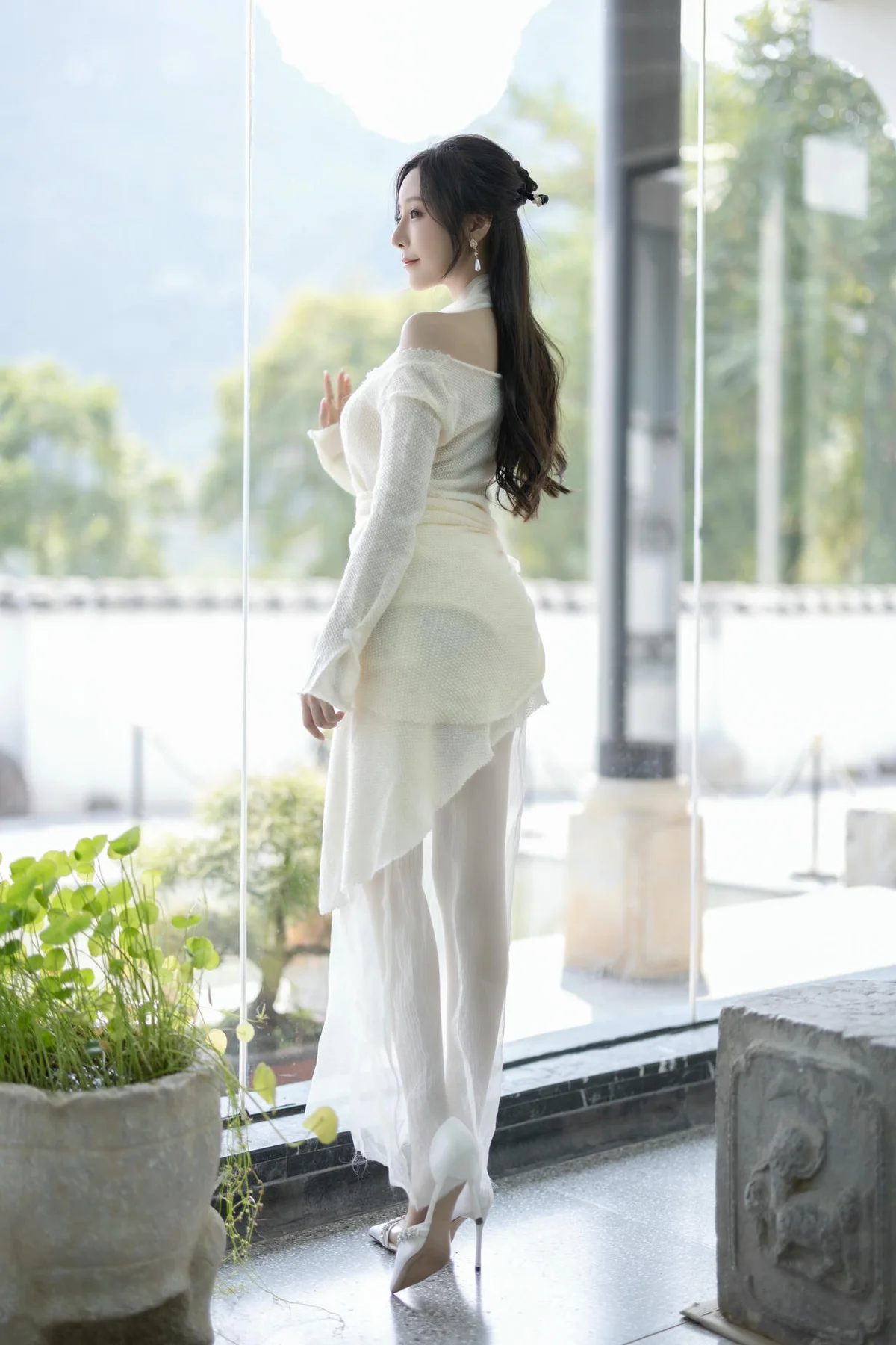 XiuRen 秀人 No.N307 王馨瑶白色长裙气质美女 - 18