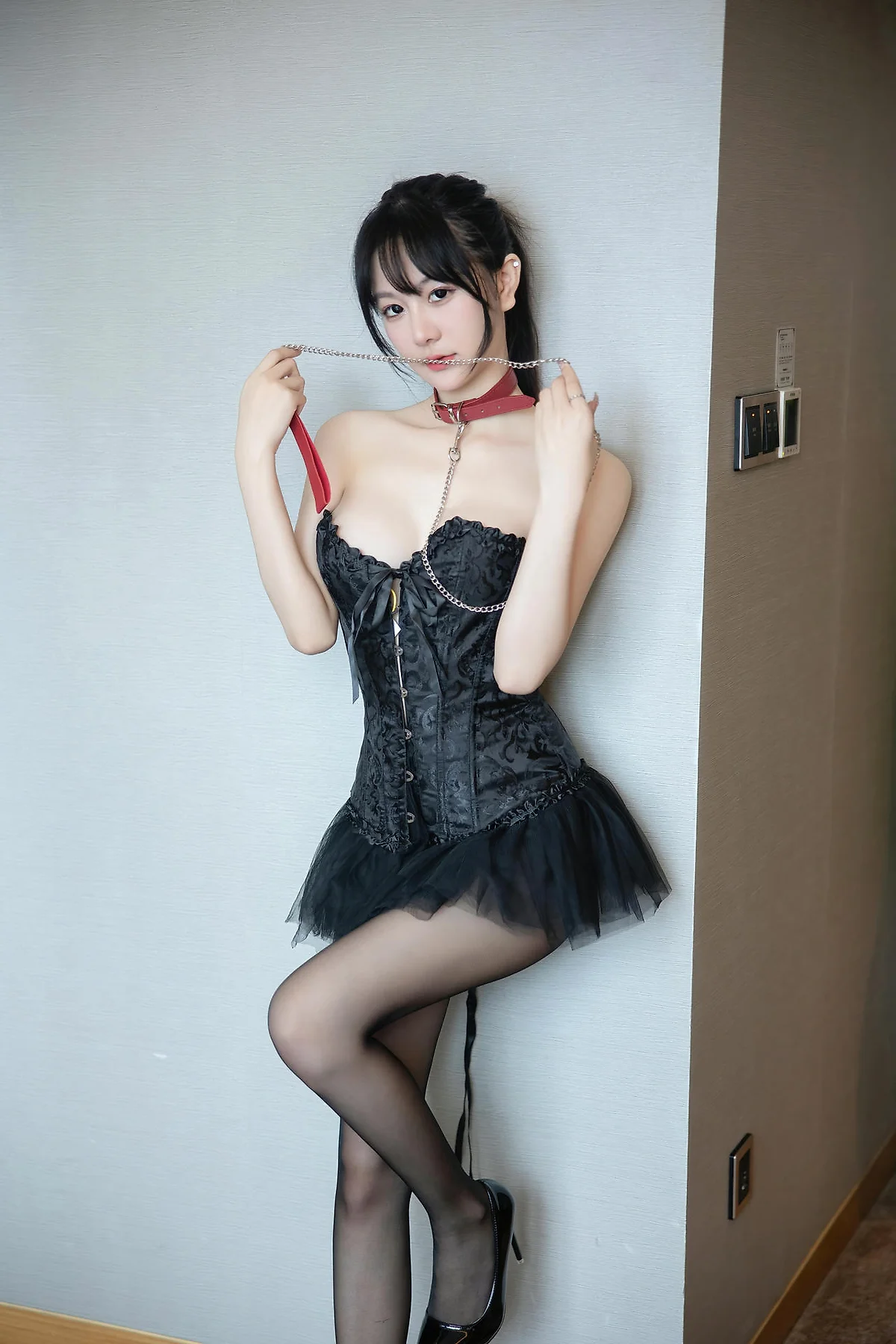 XiuRen 秀人 No.N337 谢小蒽黑丝香肩礼裙 - 23