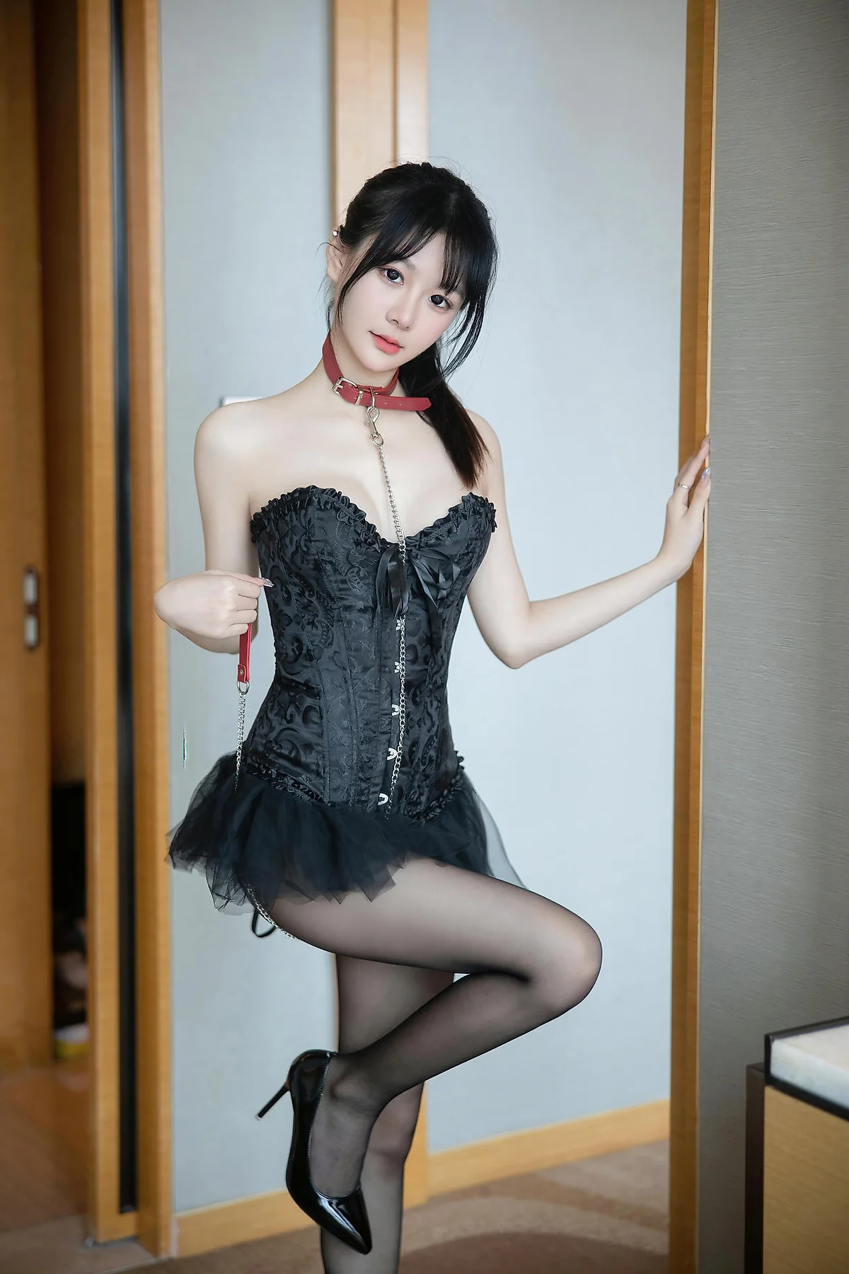 XiuRen 秀人 No.N337 谢小蒽黑丝香肩礼裙 - 27