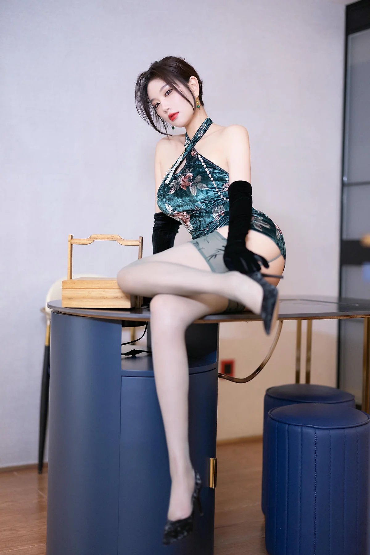 XiuRen 秀人 No.N354 杨晨晨旗袍香肩情趣内衣 - 16