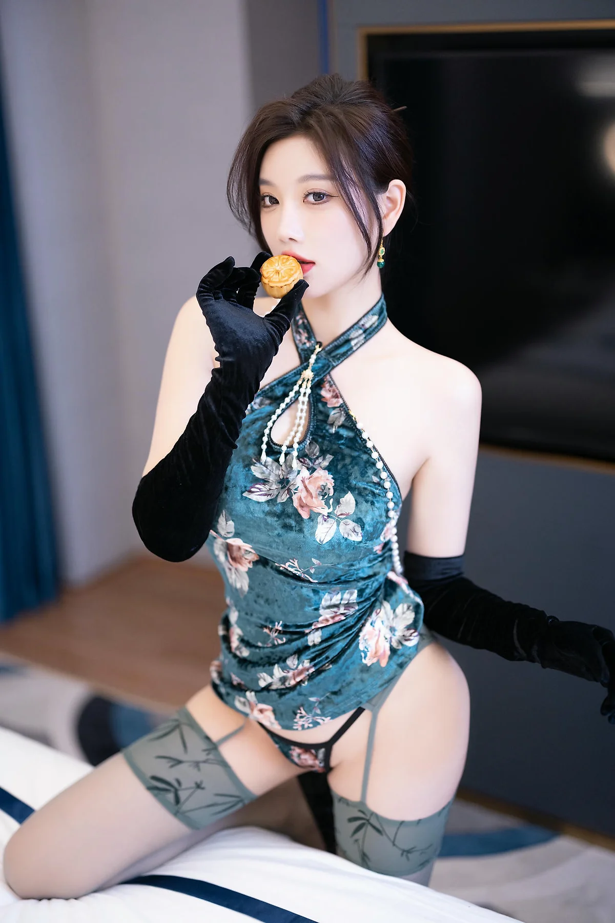 XiuRen 秀人 No.N354 杨晨晨旗袍香肩情趣内衣 - 27